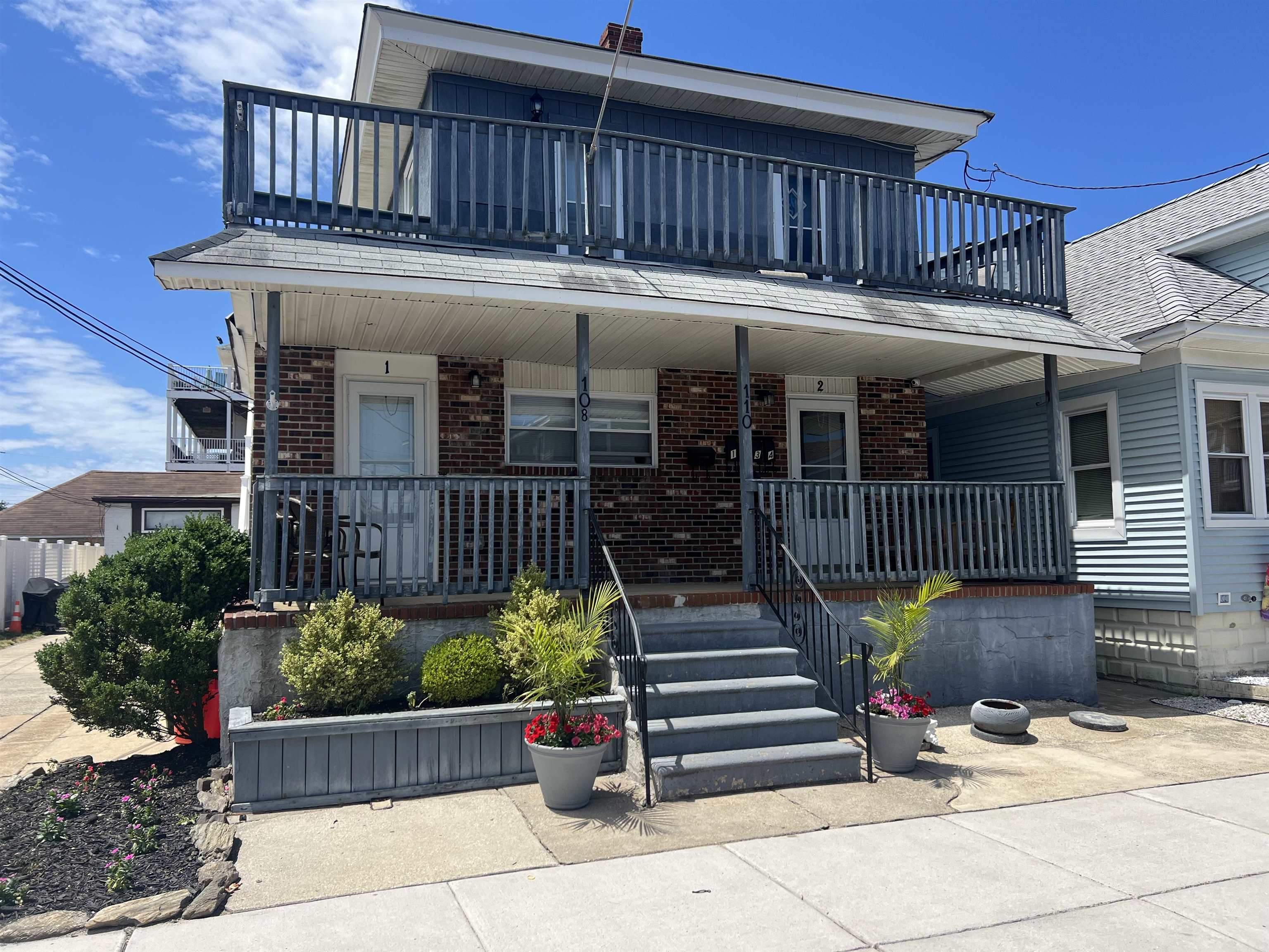 108-110 W Buttercup Road