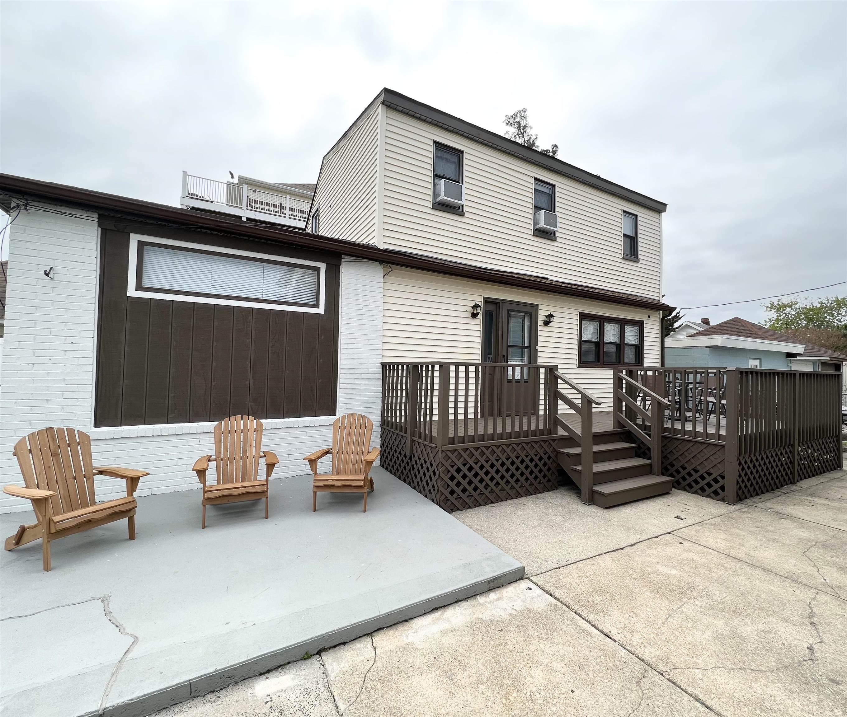108-110 W Buttercup Road