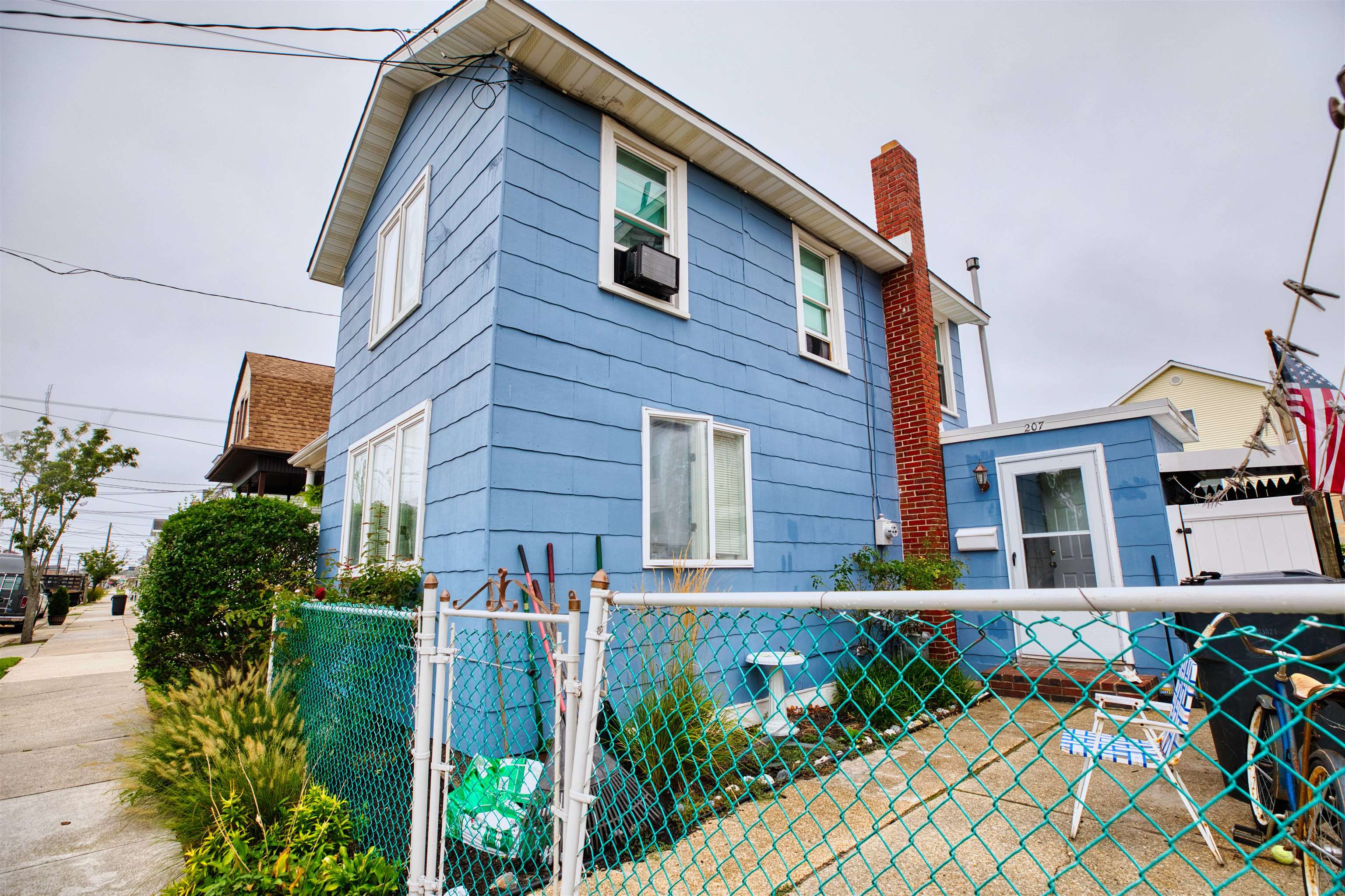 207 W Maple Avenue - Wildwood