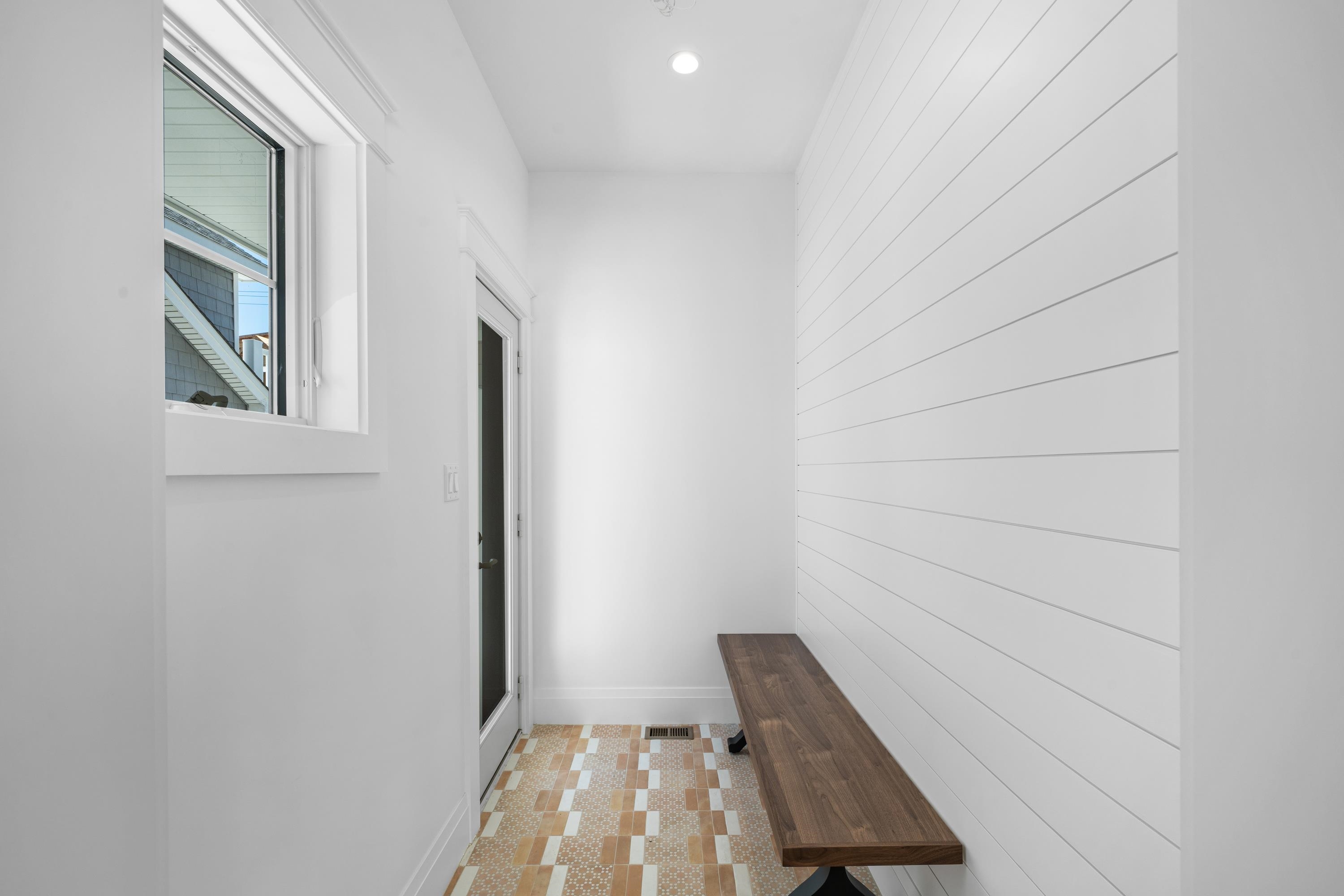 117 E Syracuse Avenue