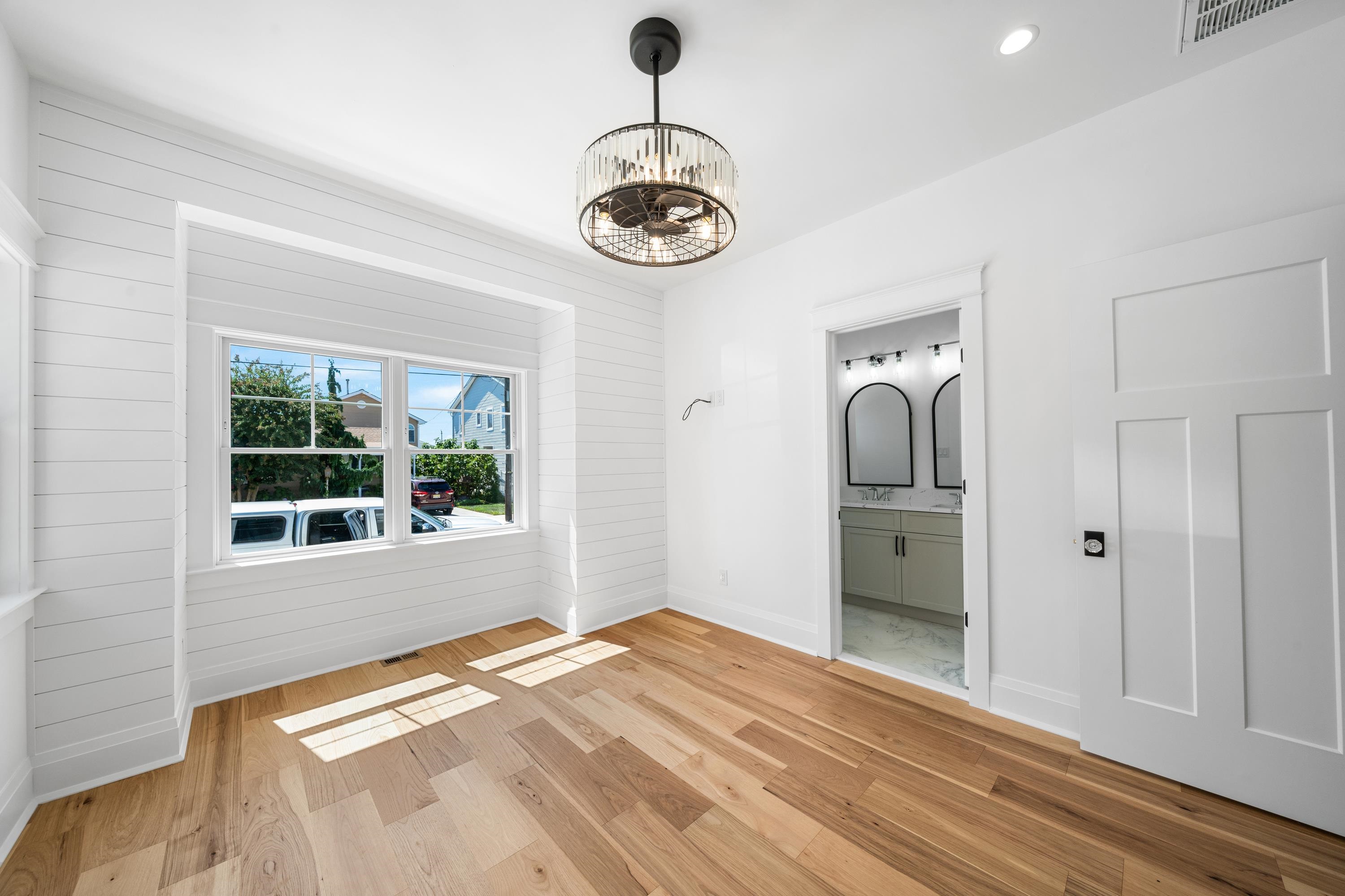 117 E Syracuse Avenue