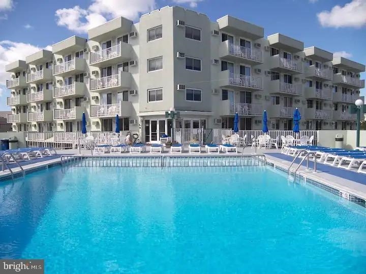 225 E Wildwood Avenue - Wildwood