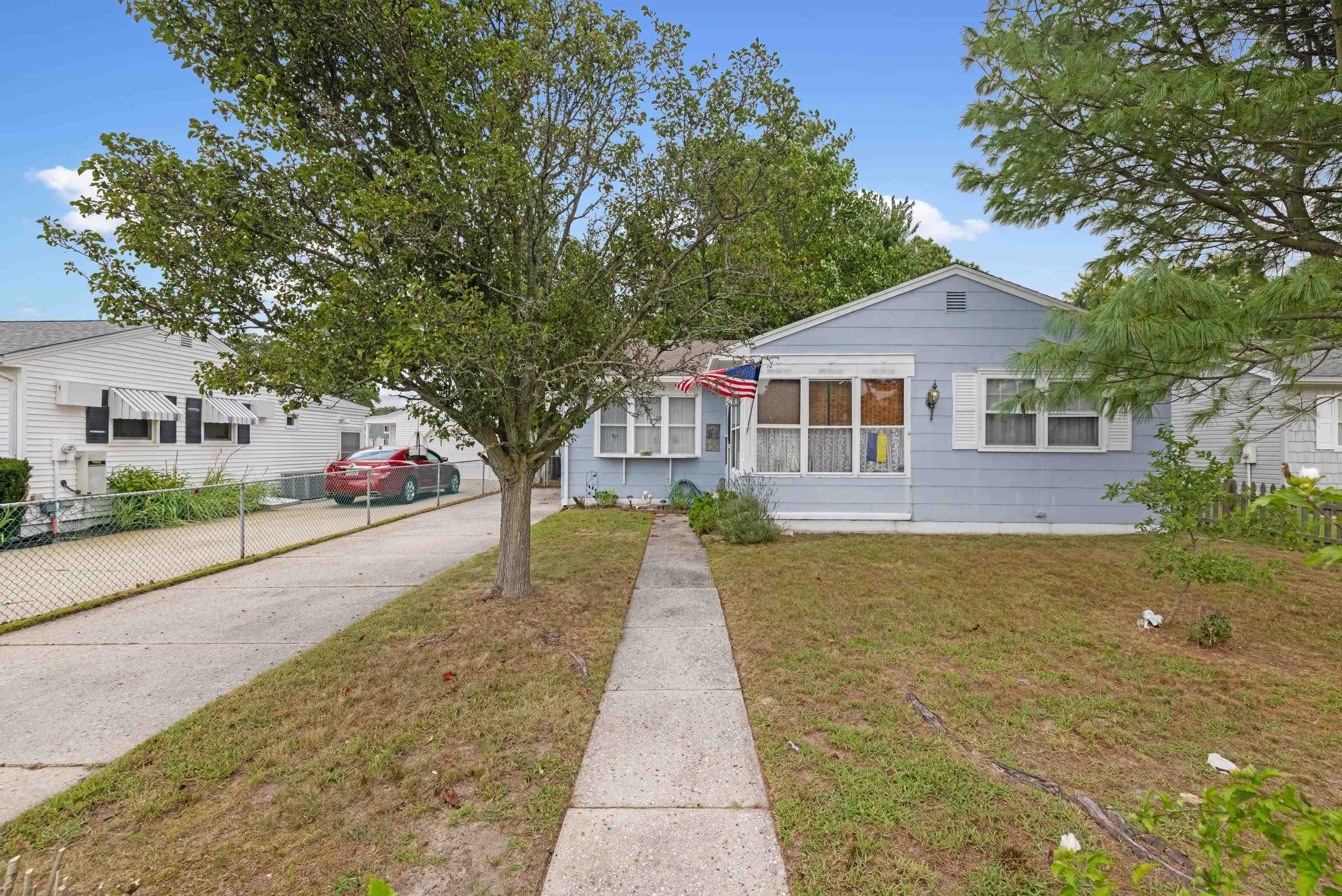 221 Cedardale Avenue - Villas