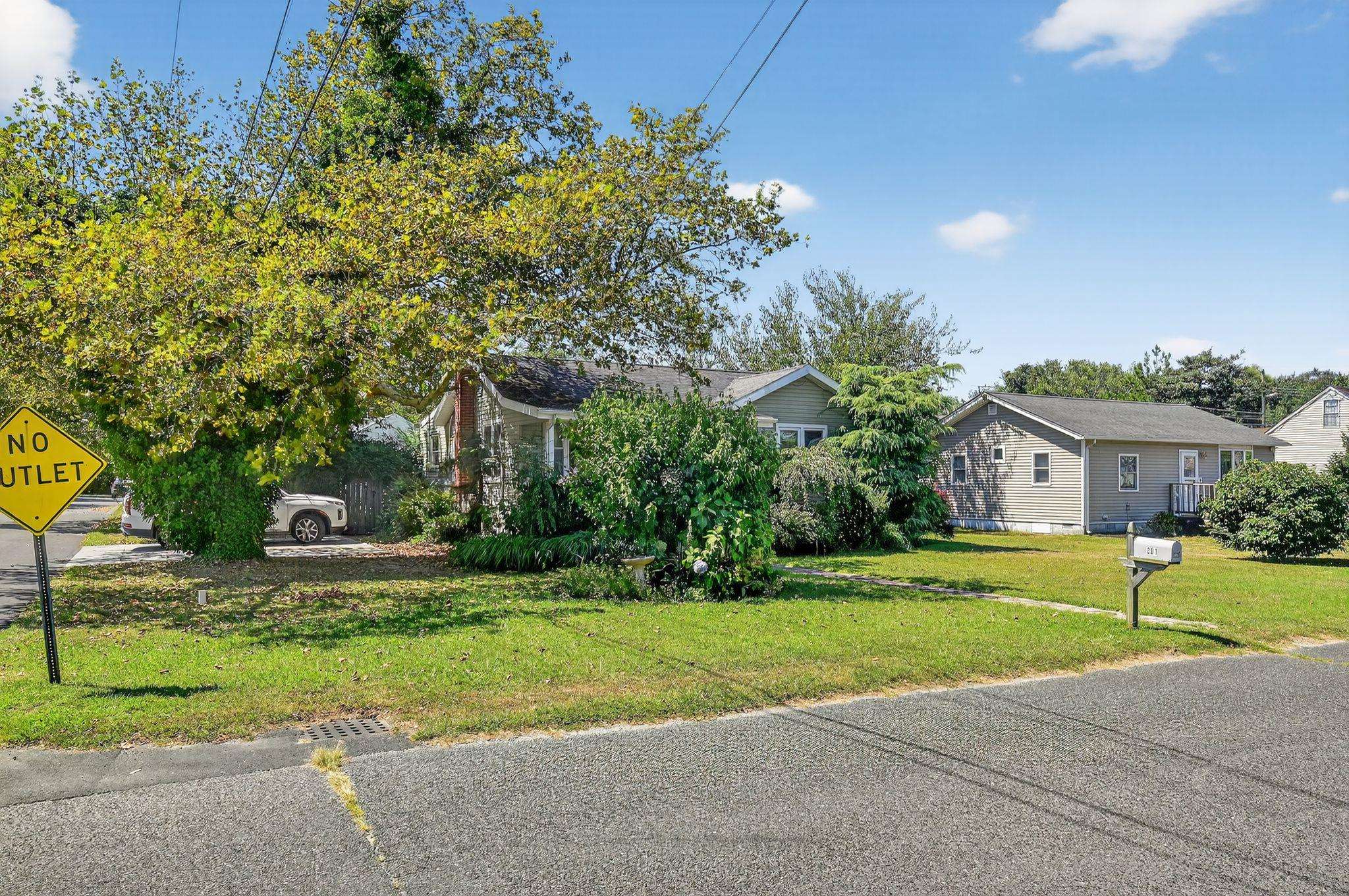 301 Roosevelt Boulevard