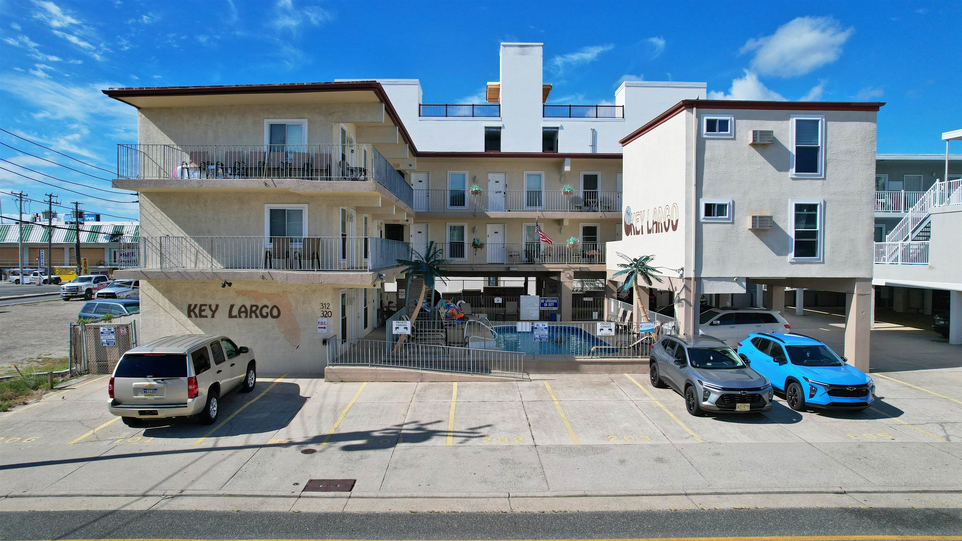 320 E Wildwood Avenue - Wildwood