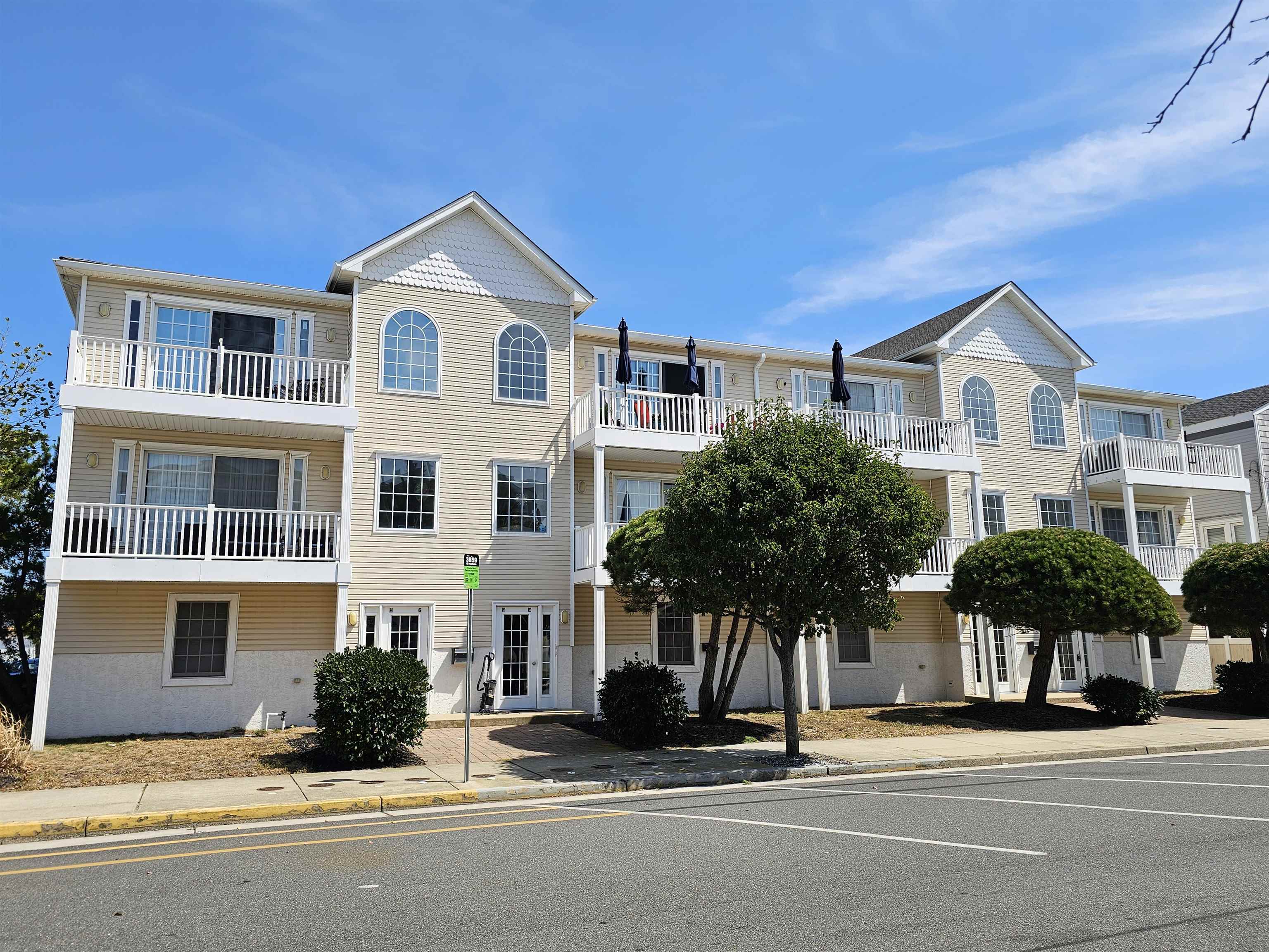 301 E Leaming Avenue - Wildwood