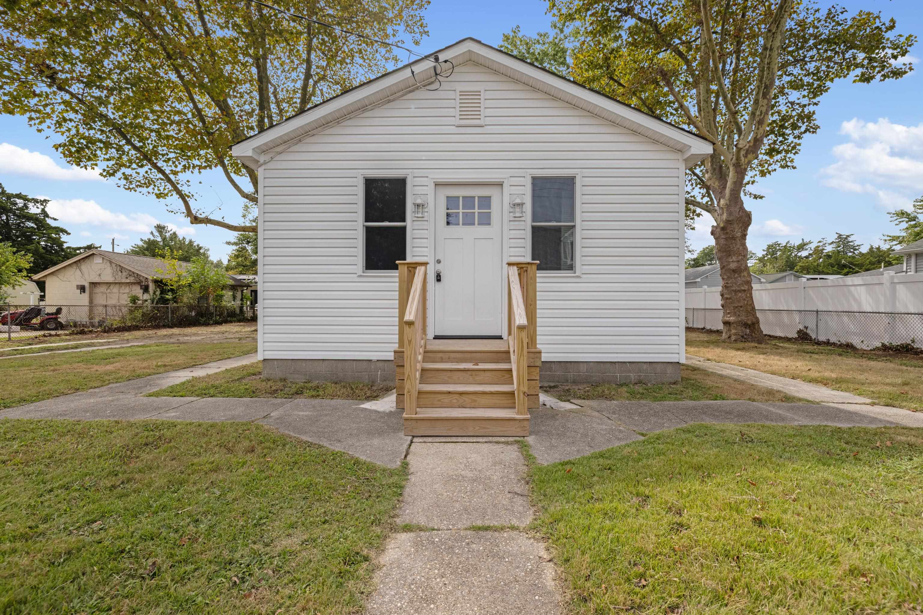  32 W Greenwood Avenue - Villas