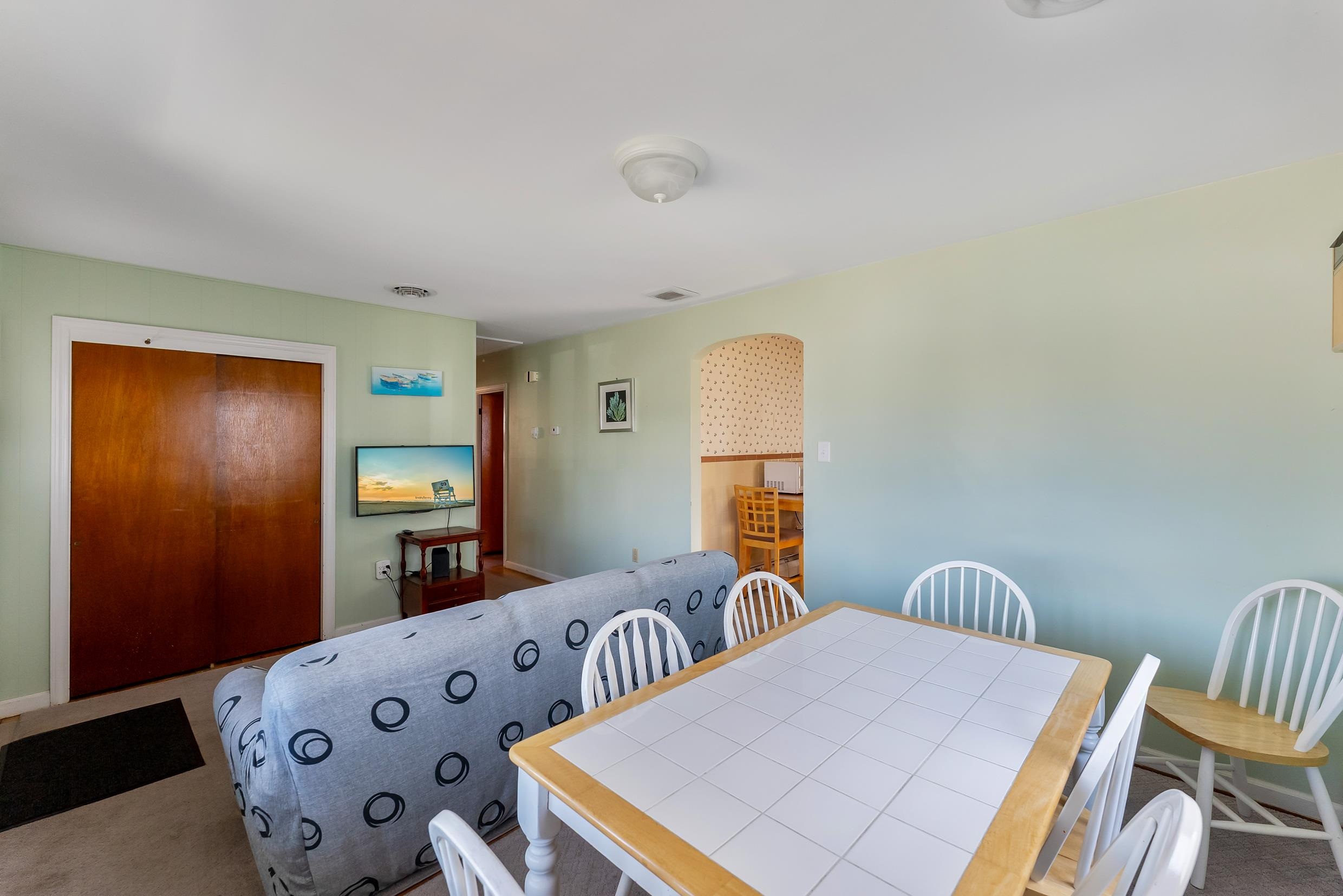 107 E Hollywood Avenue