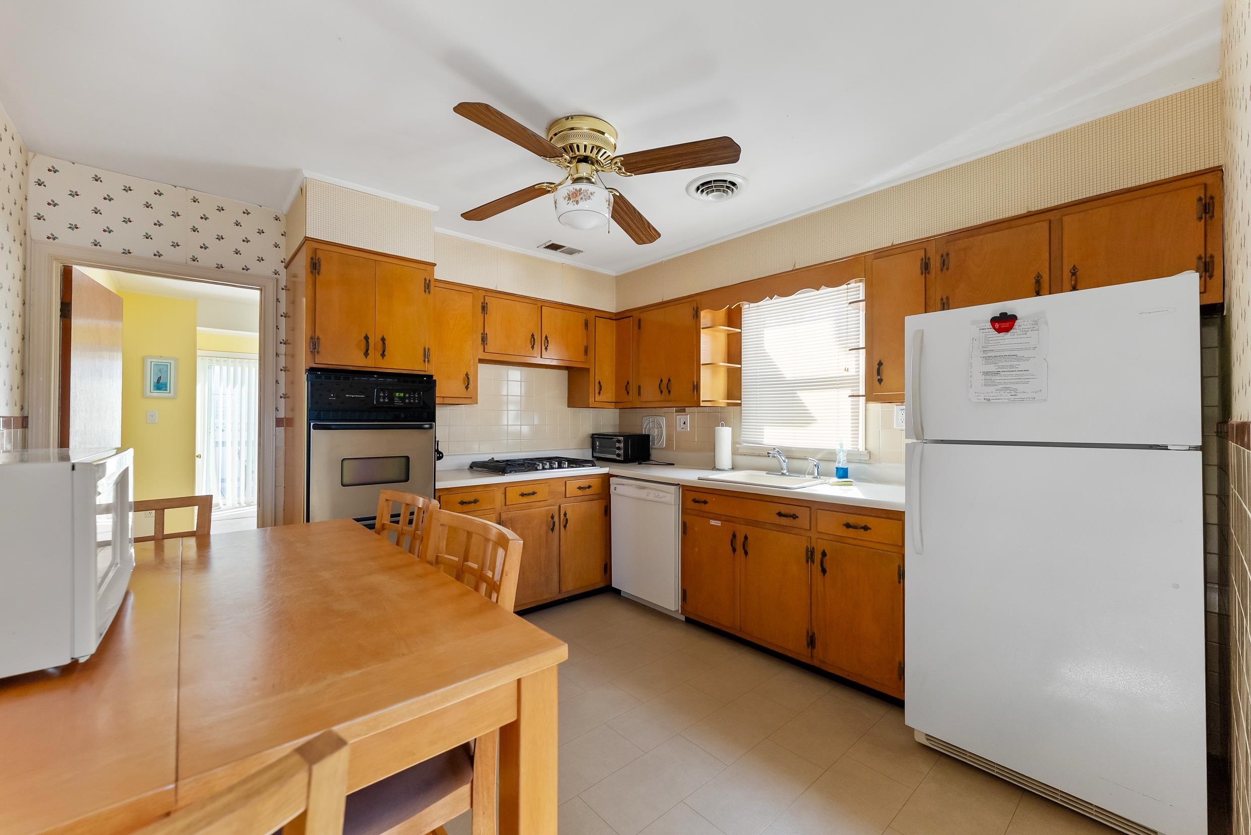 107 E Hollywood Avenue