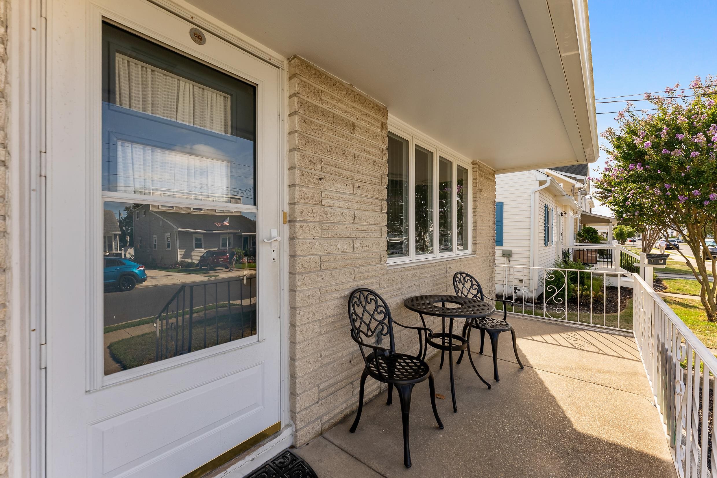 107 E Hollywood Avenue