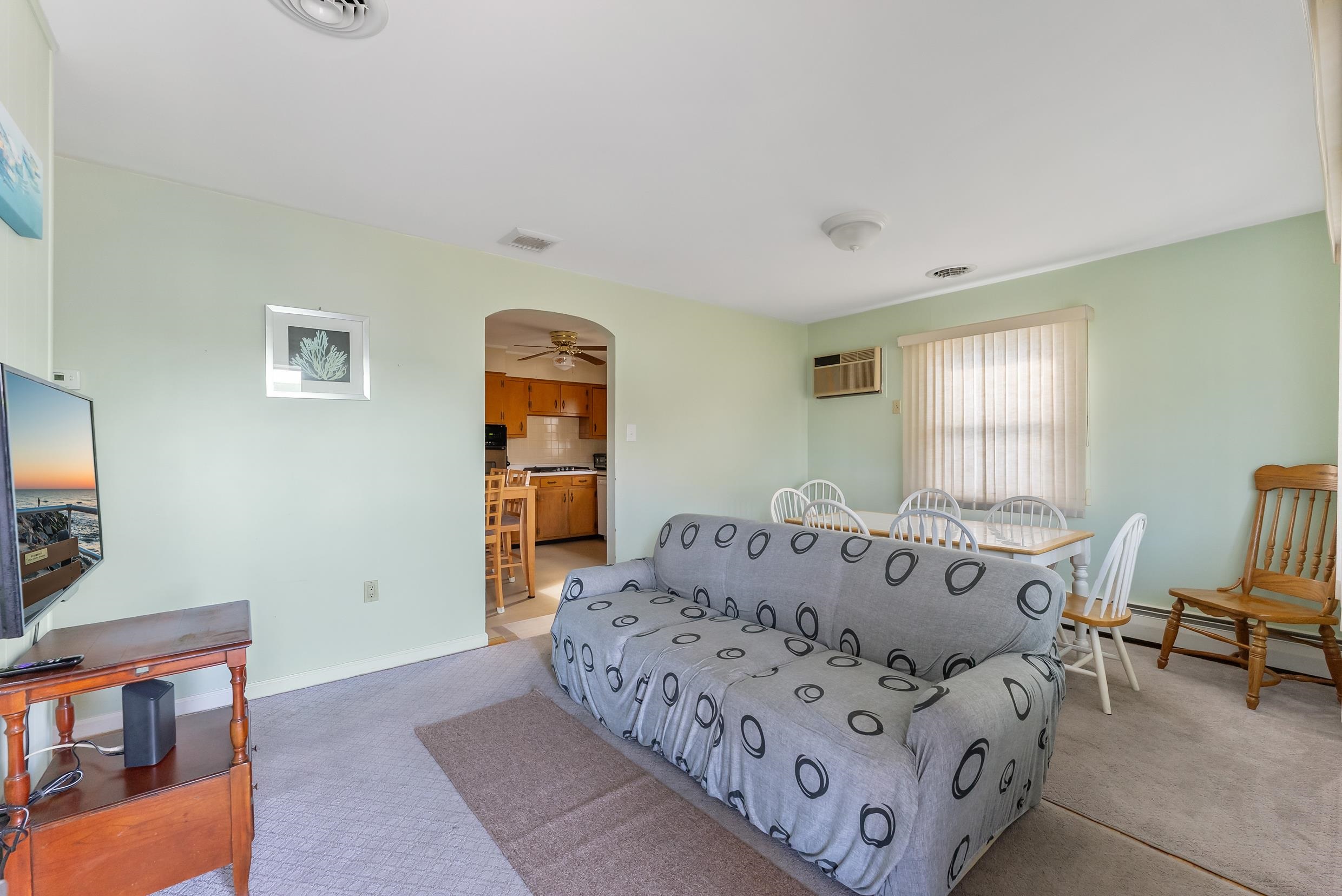 107 E Hollywood Avenue