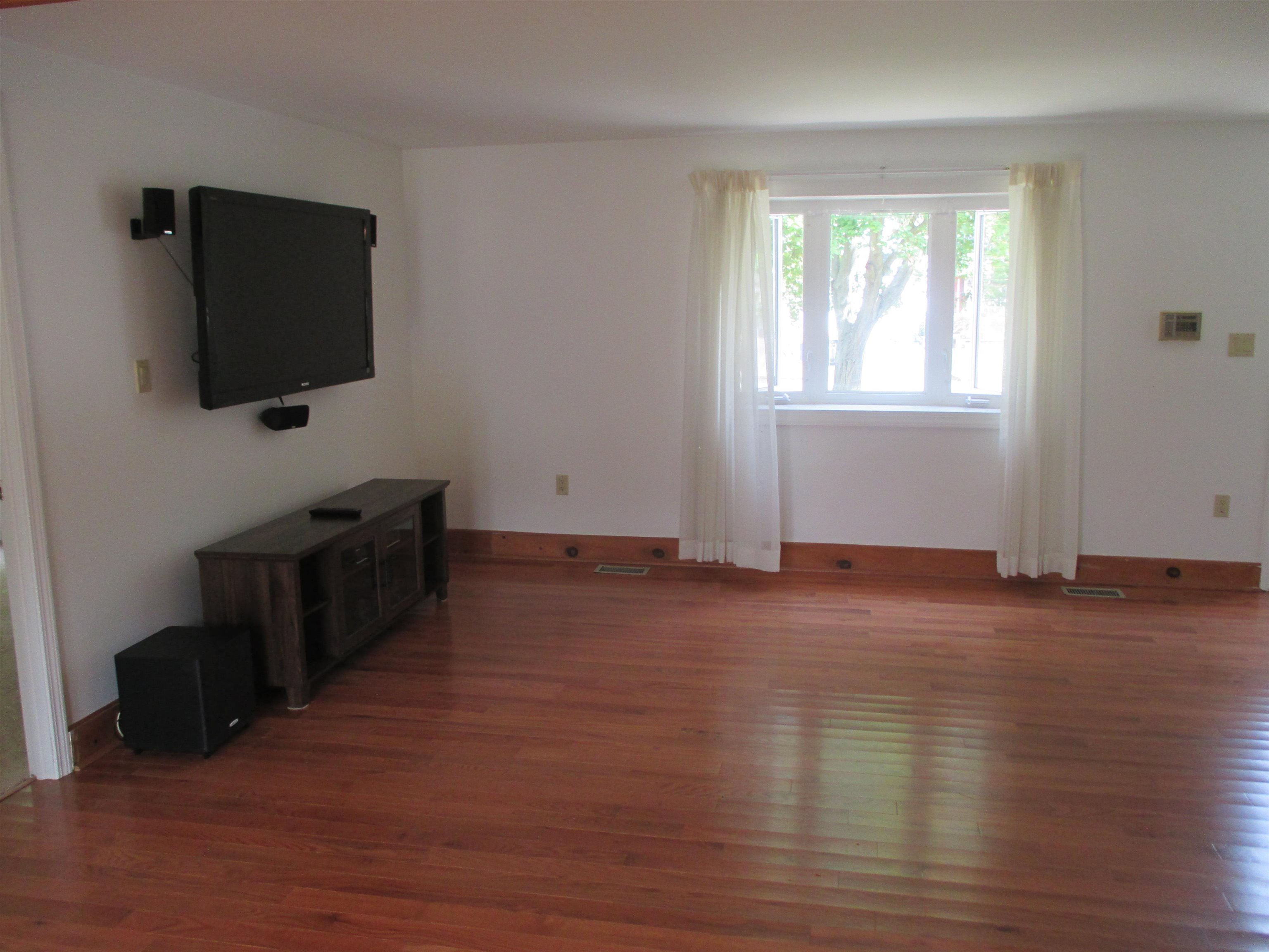 11 Country Village Drive - Picture 2