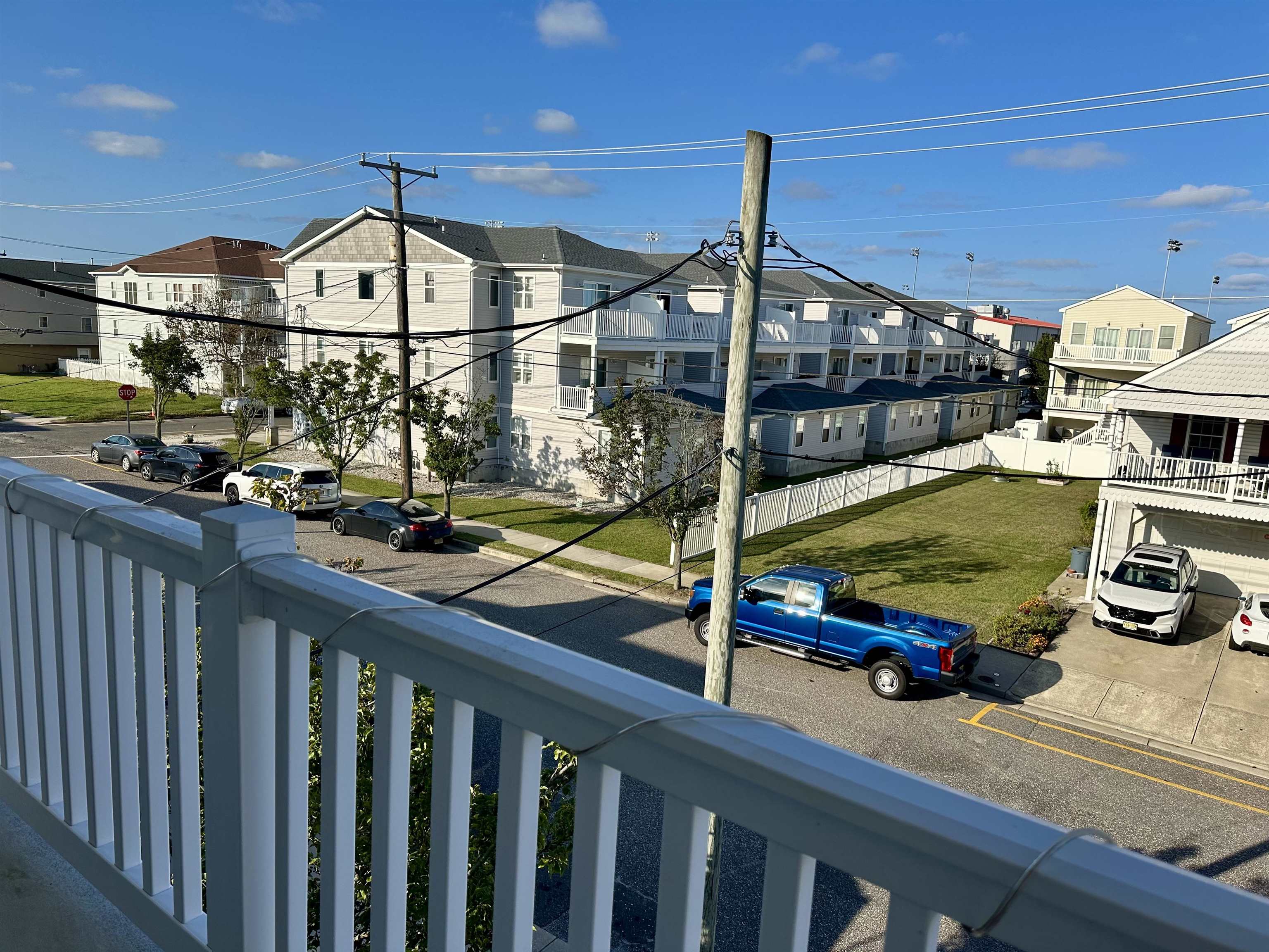 326 W Roberts Avenue