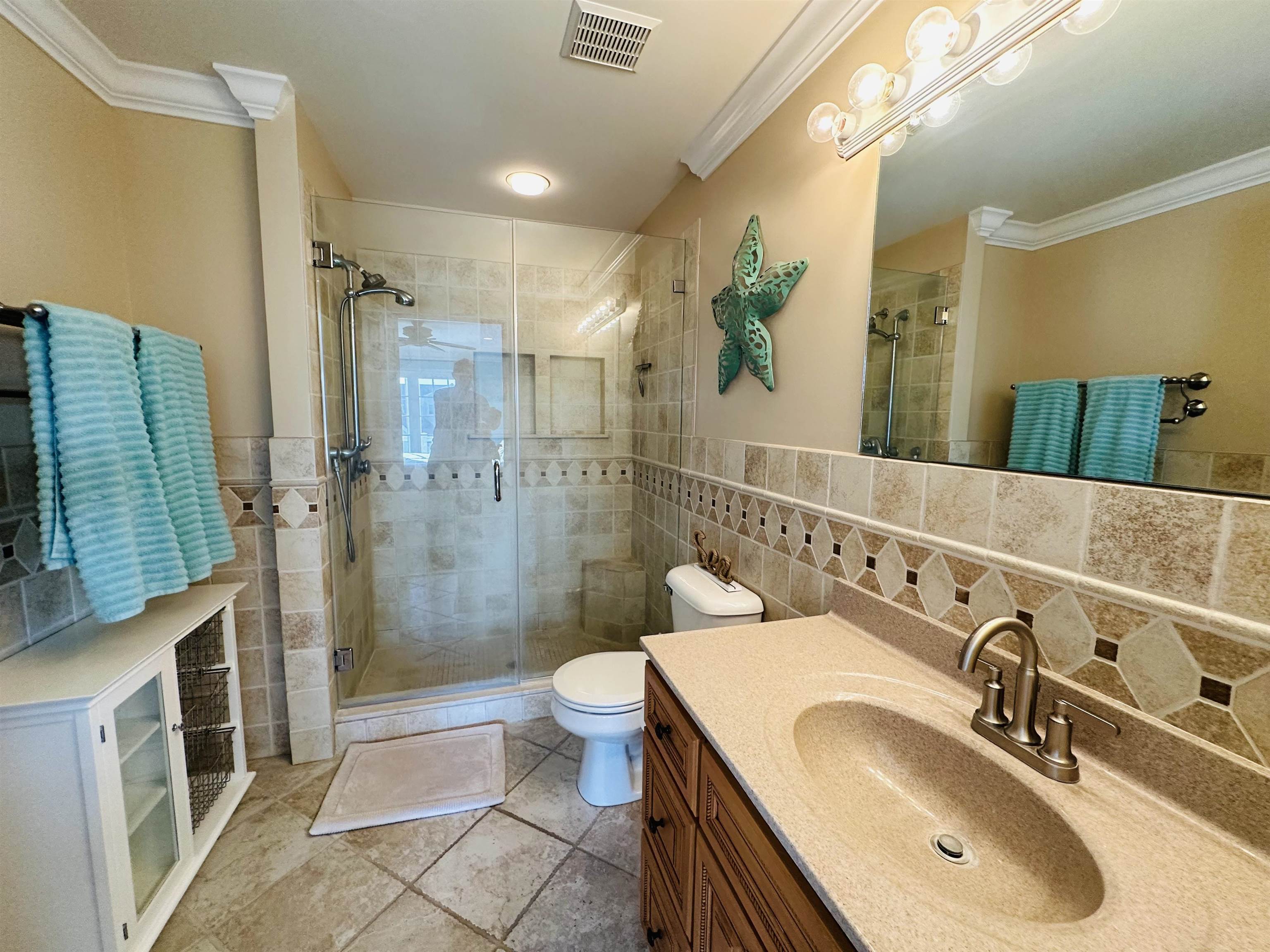 326 W Roberts Avenue