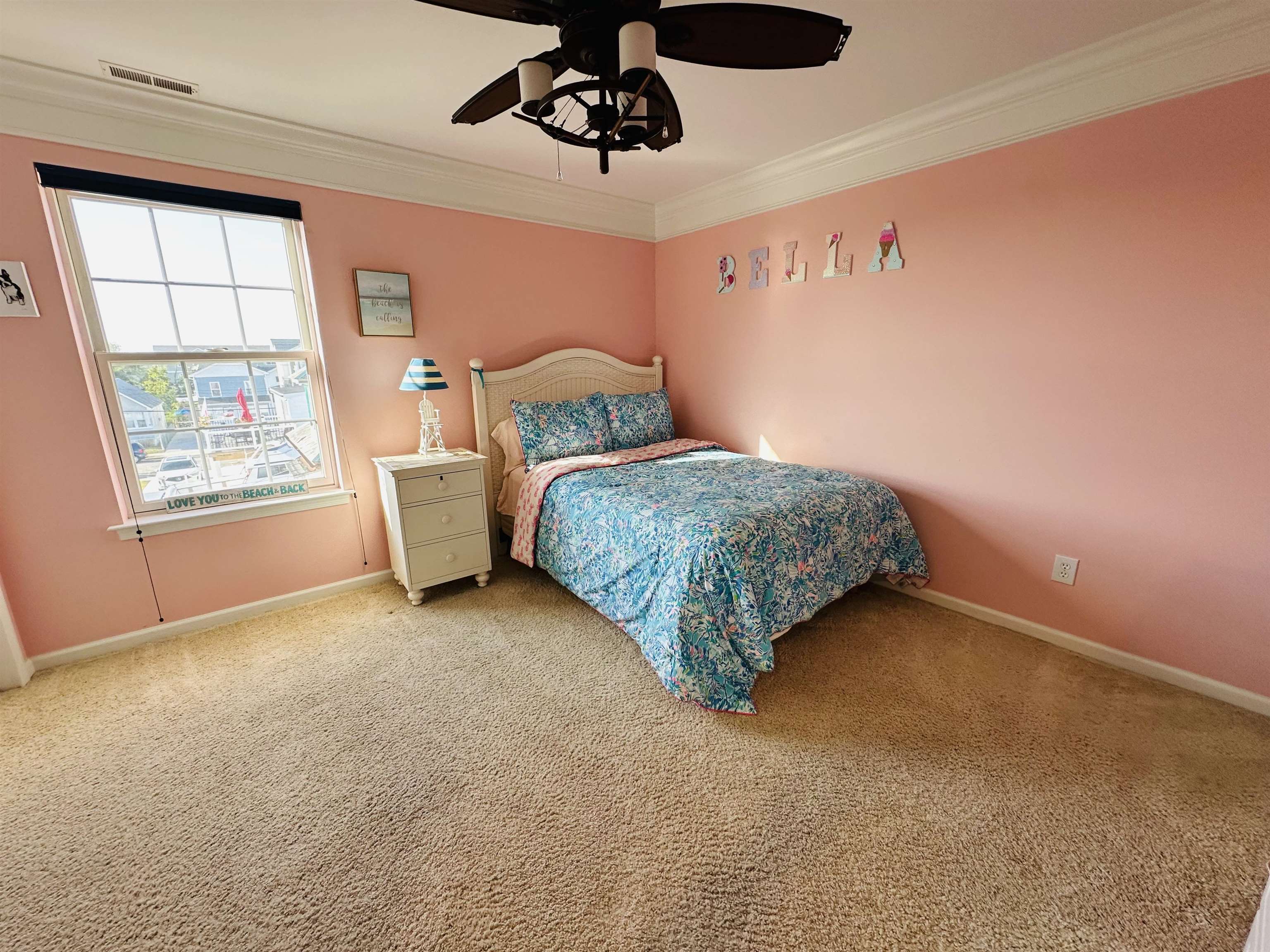 326 W Roberts Avenue