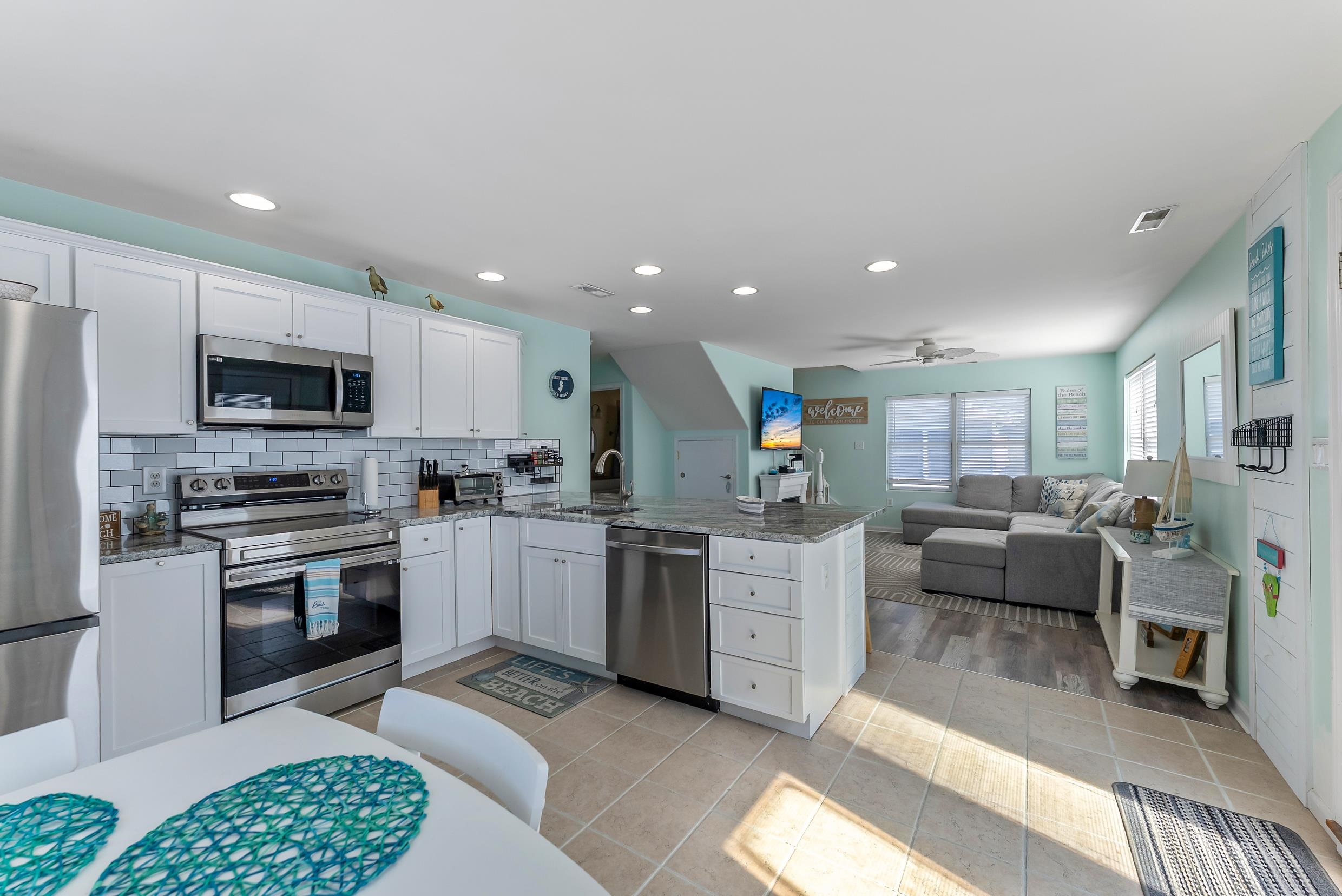 2207 Surf Avenue - Picture 3