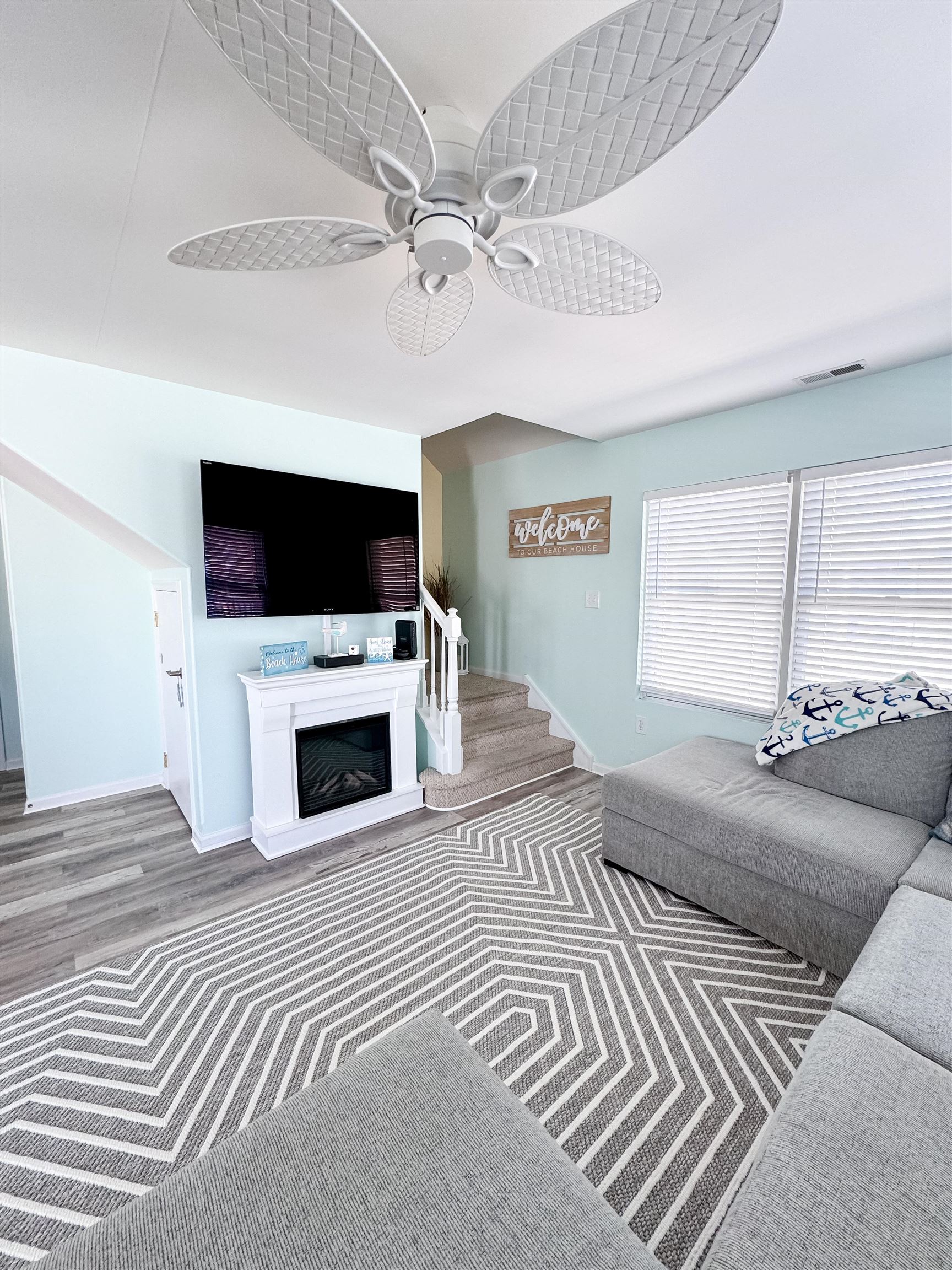 2207 Surf Avenue - Picture 5