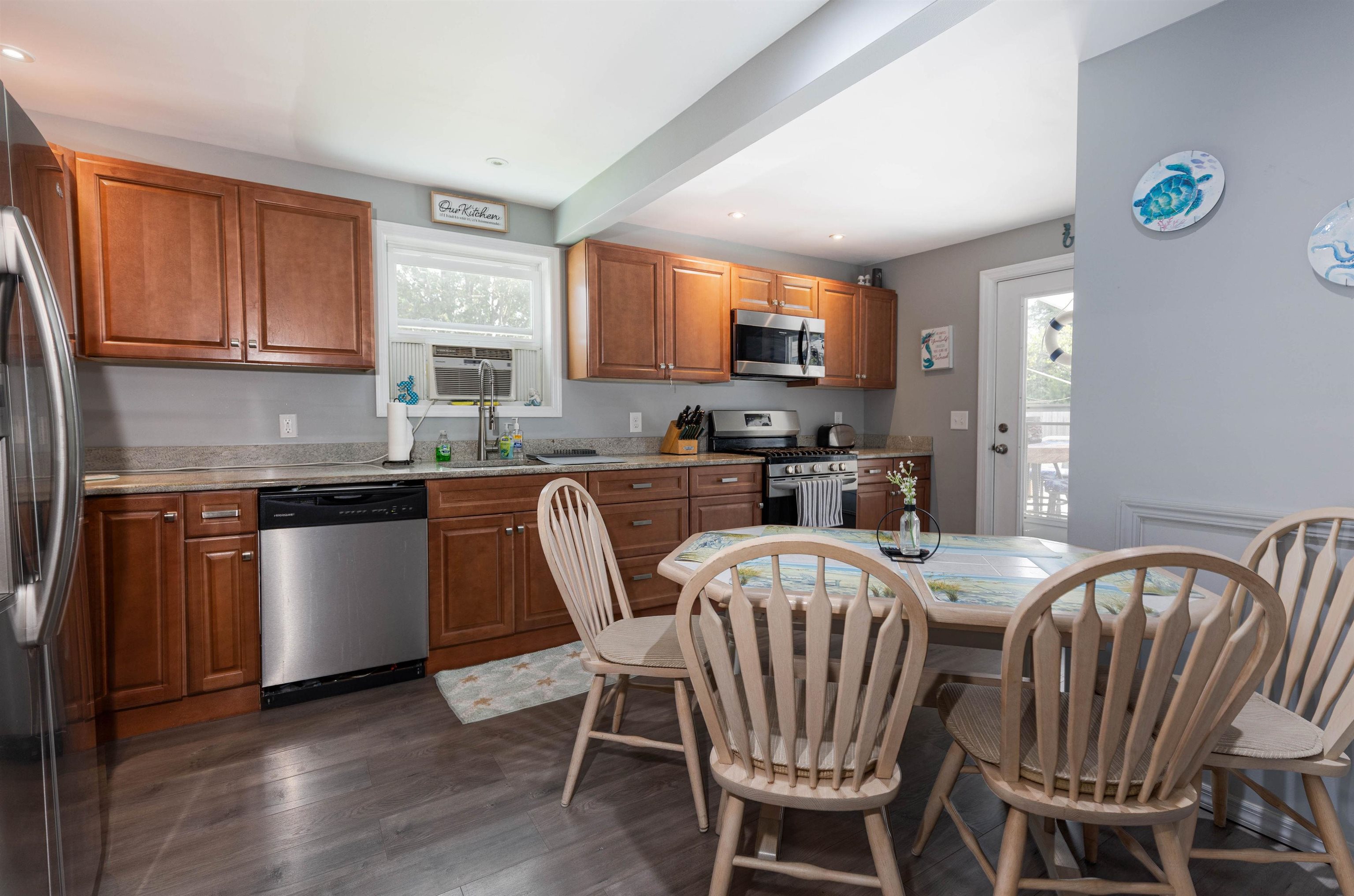 15 E Delaware Parkway