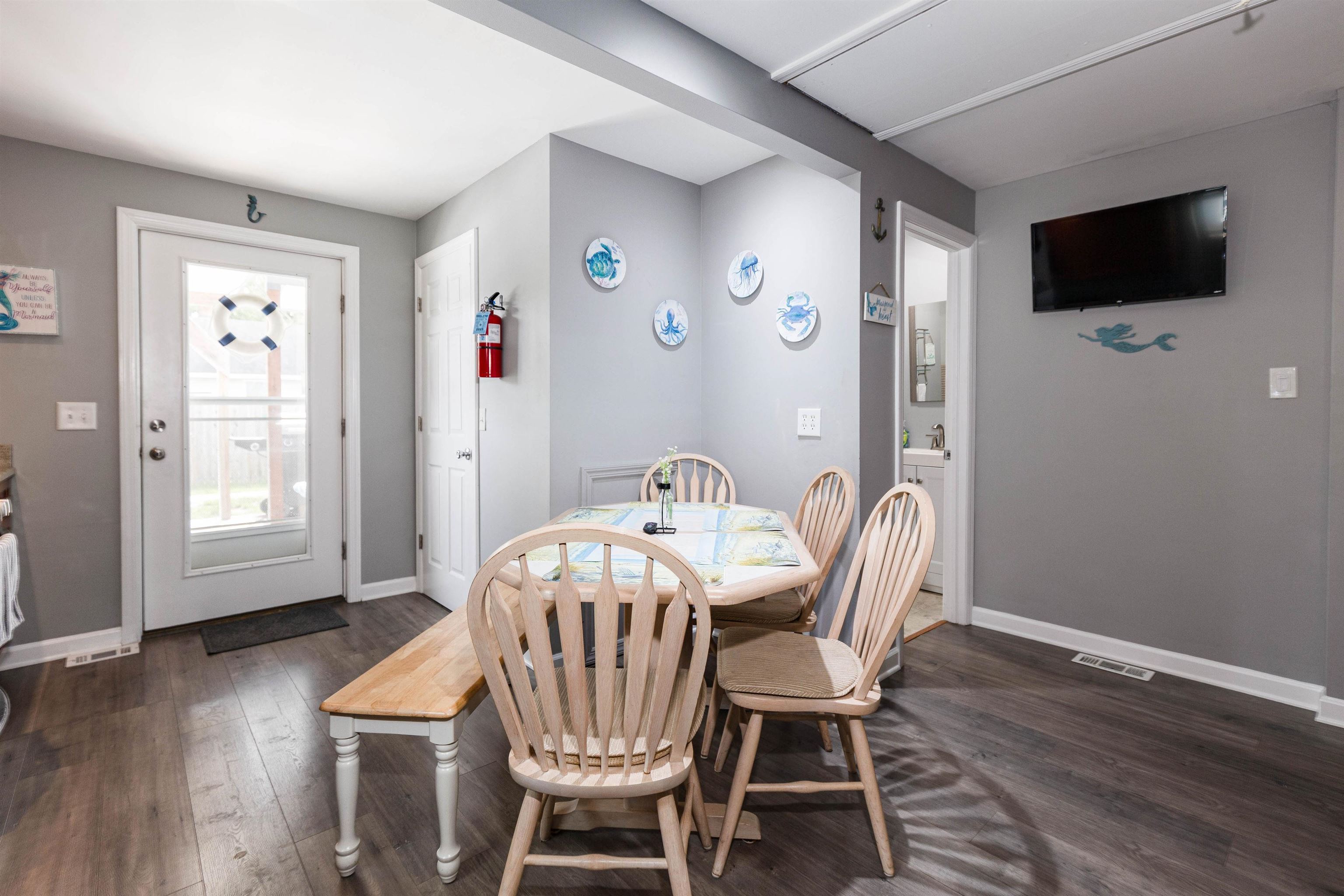 15 E Delaware Parkway