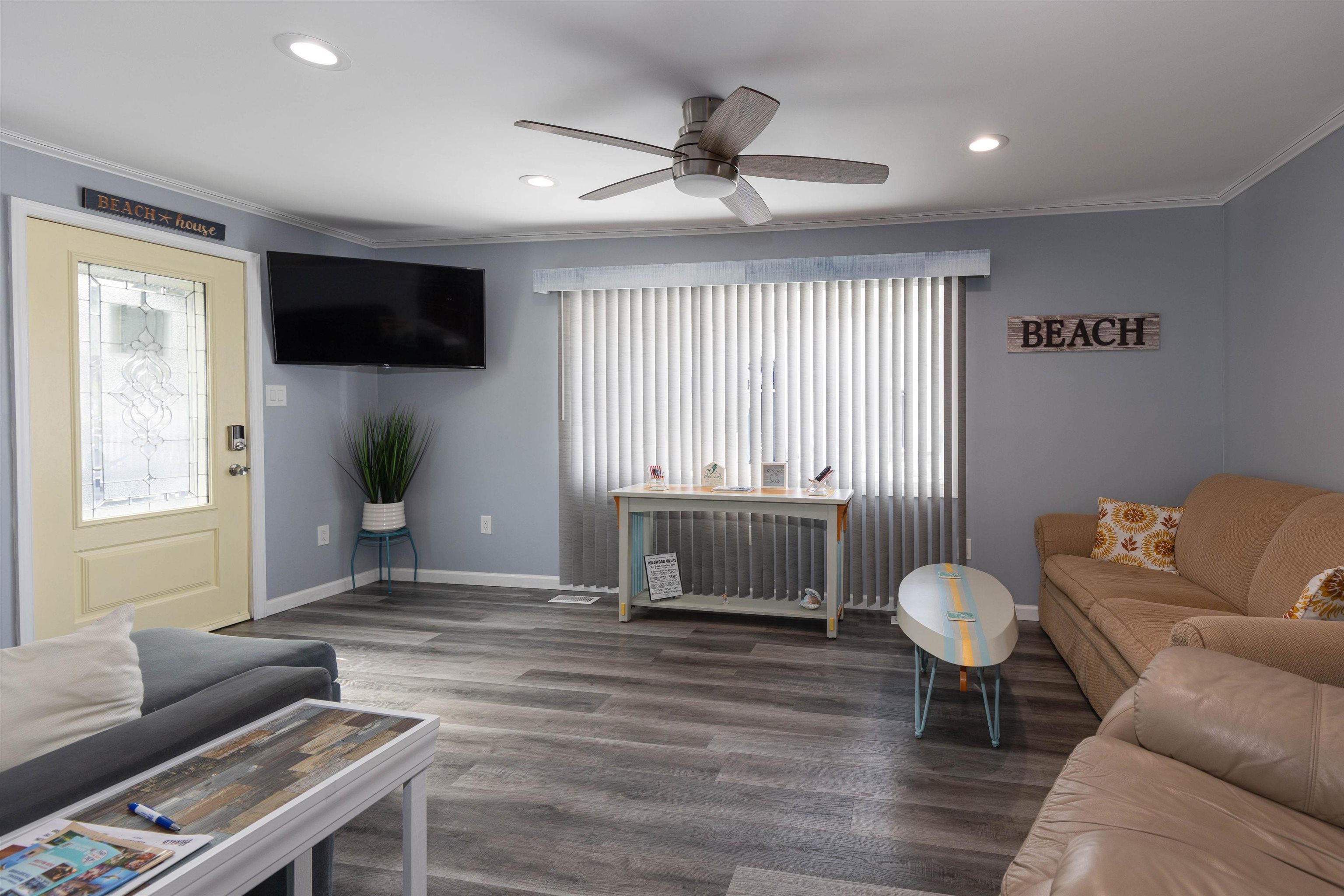 15 E Delaware Parkway