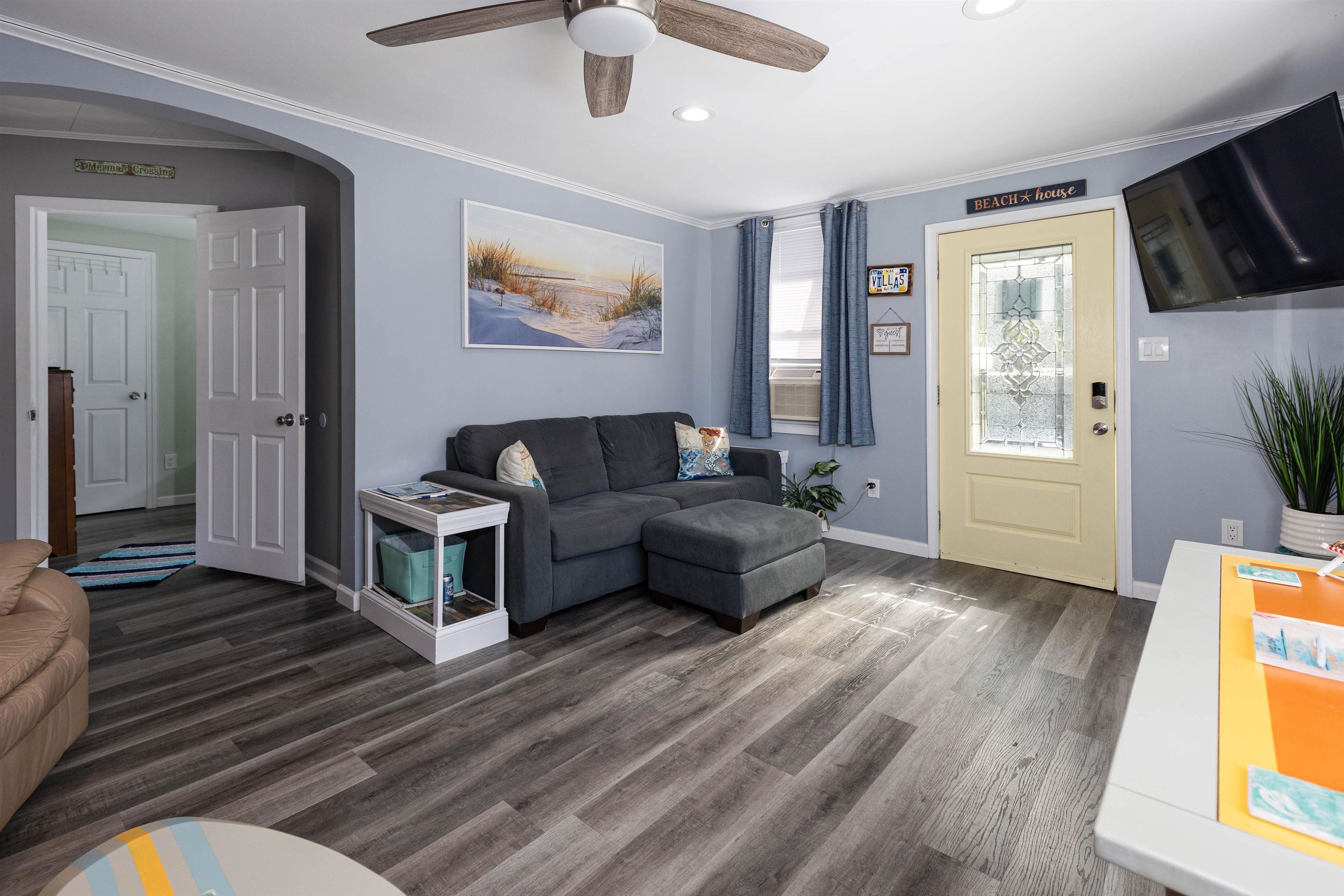 15 E Delaware Parkway