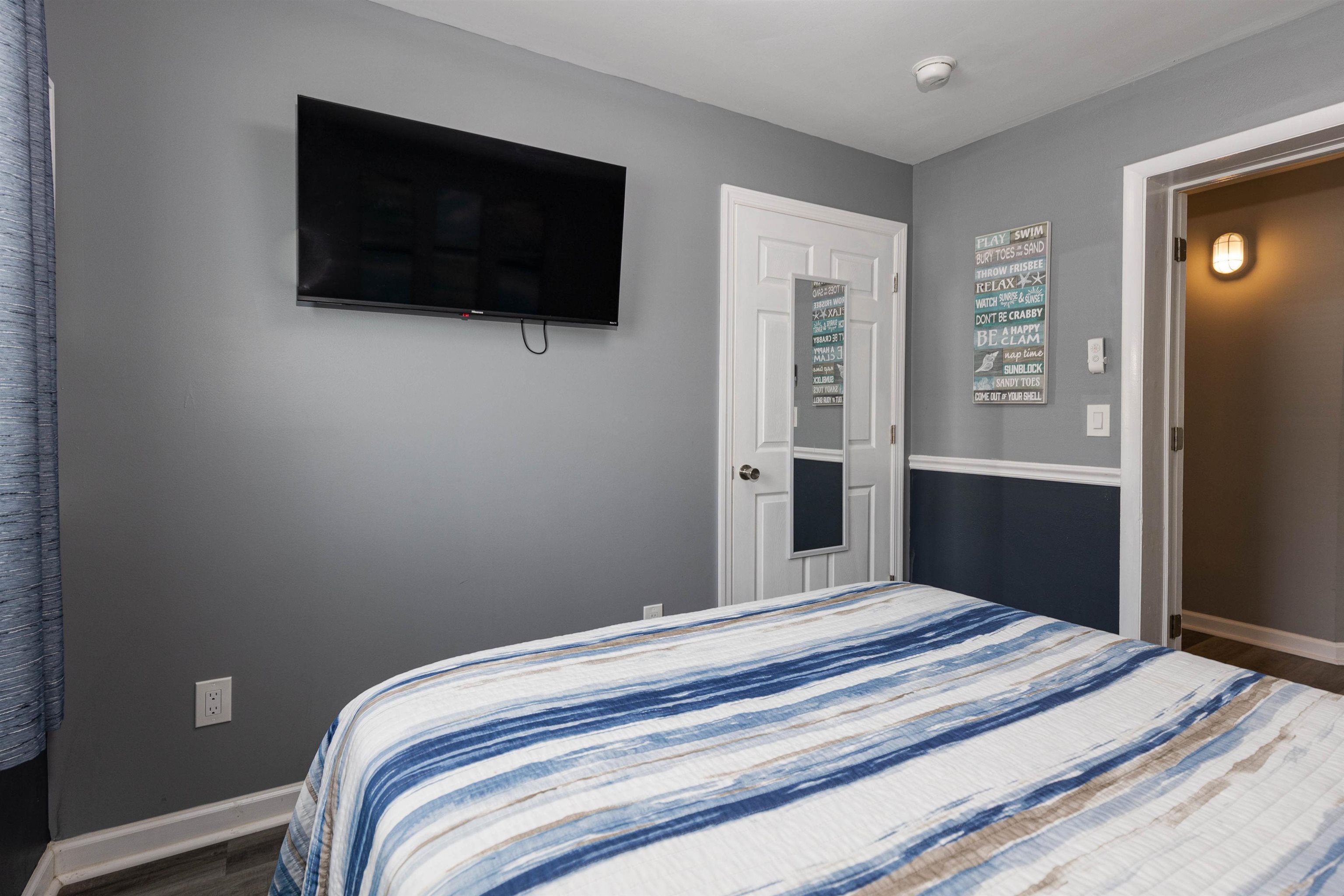 15 E Delaware Parkway