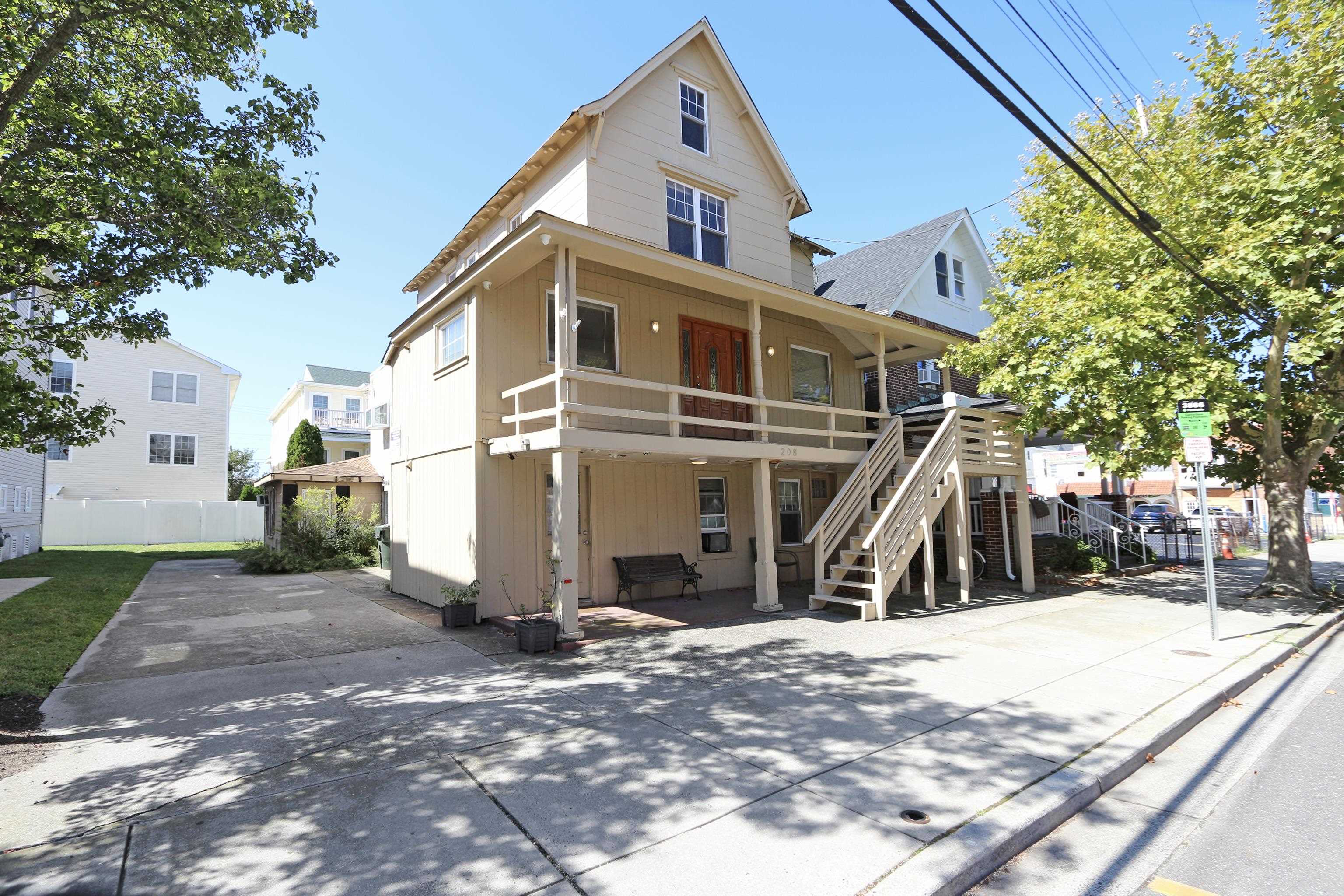 208 E Maple Avenue