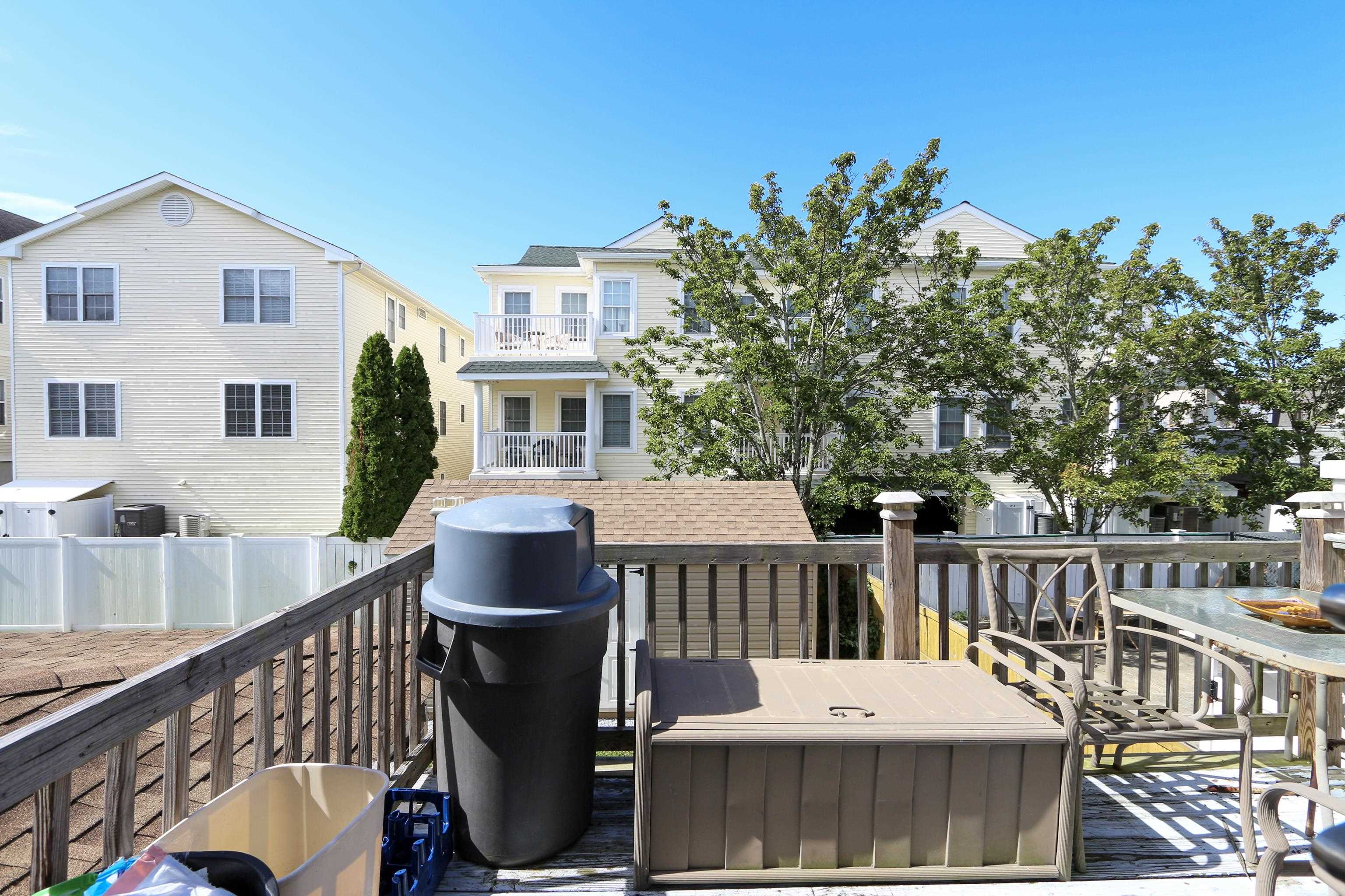 208 E Maple Avenue