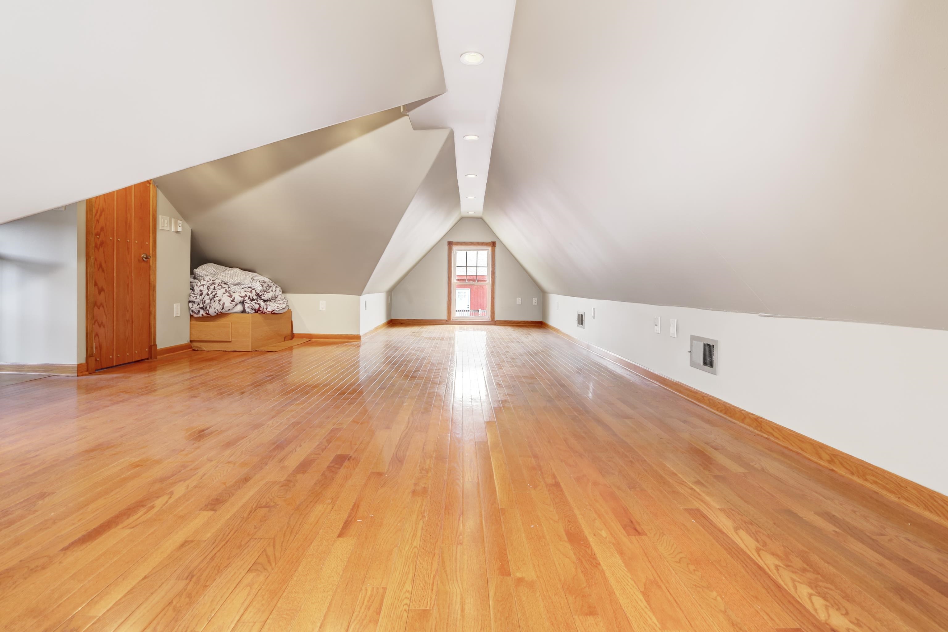 208 E Maple Avenue