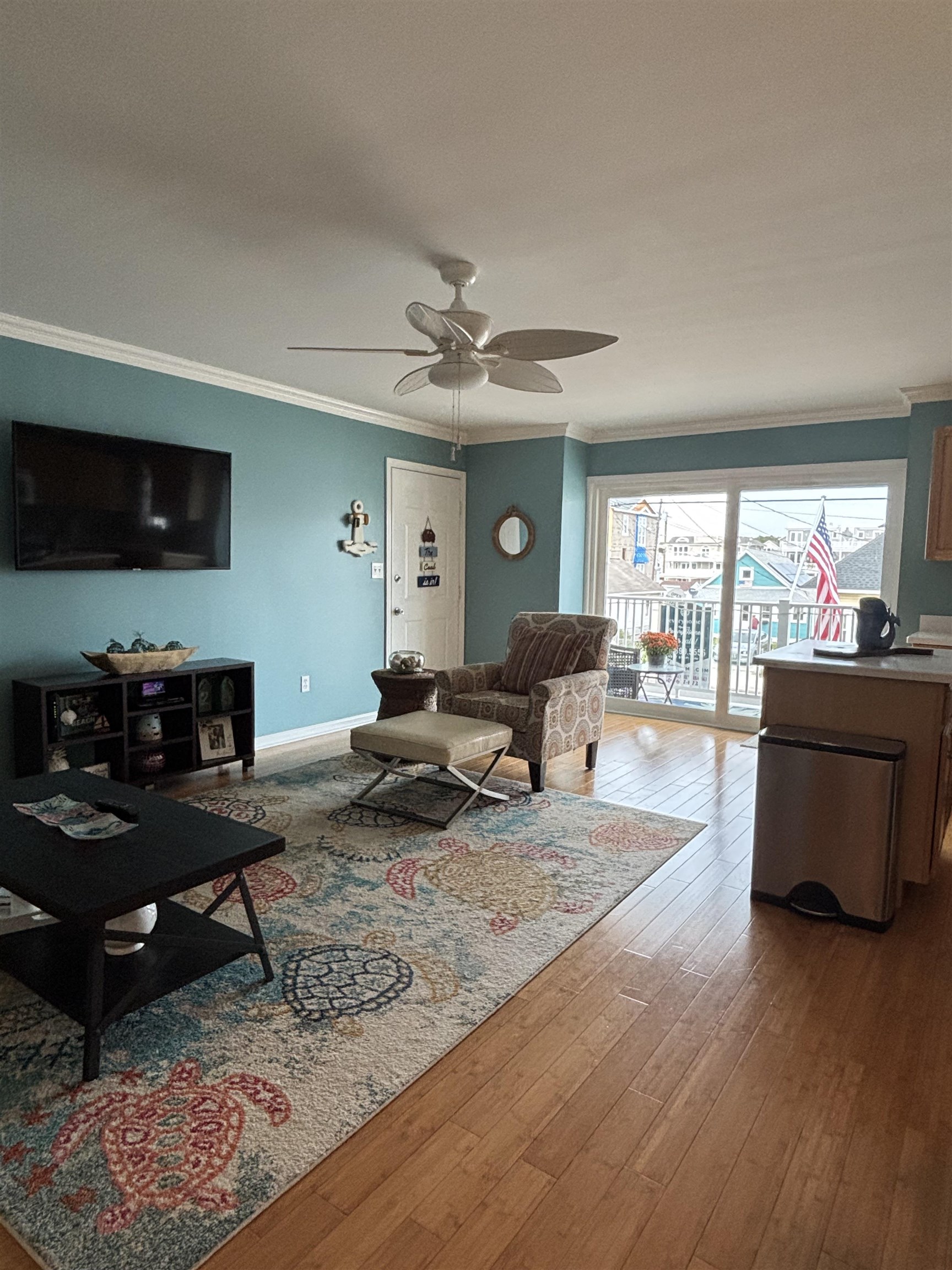 404 W Burk Avenue