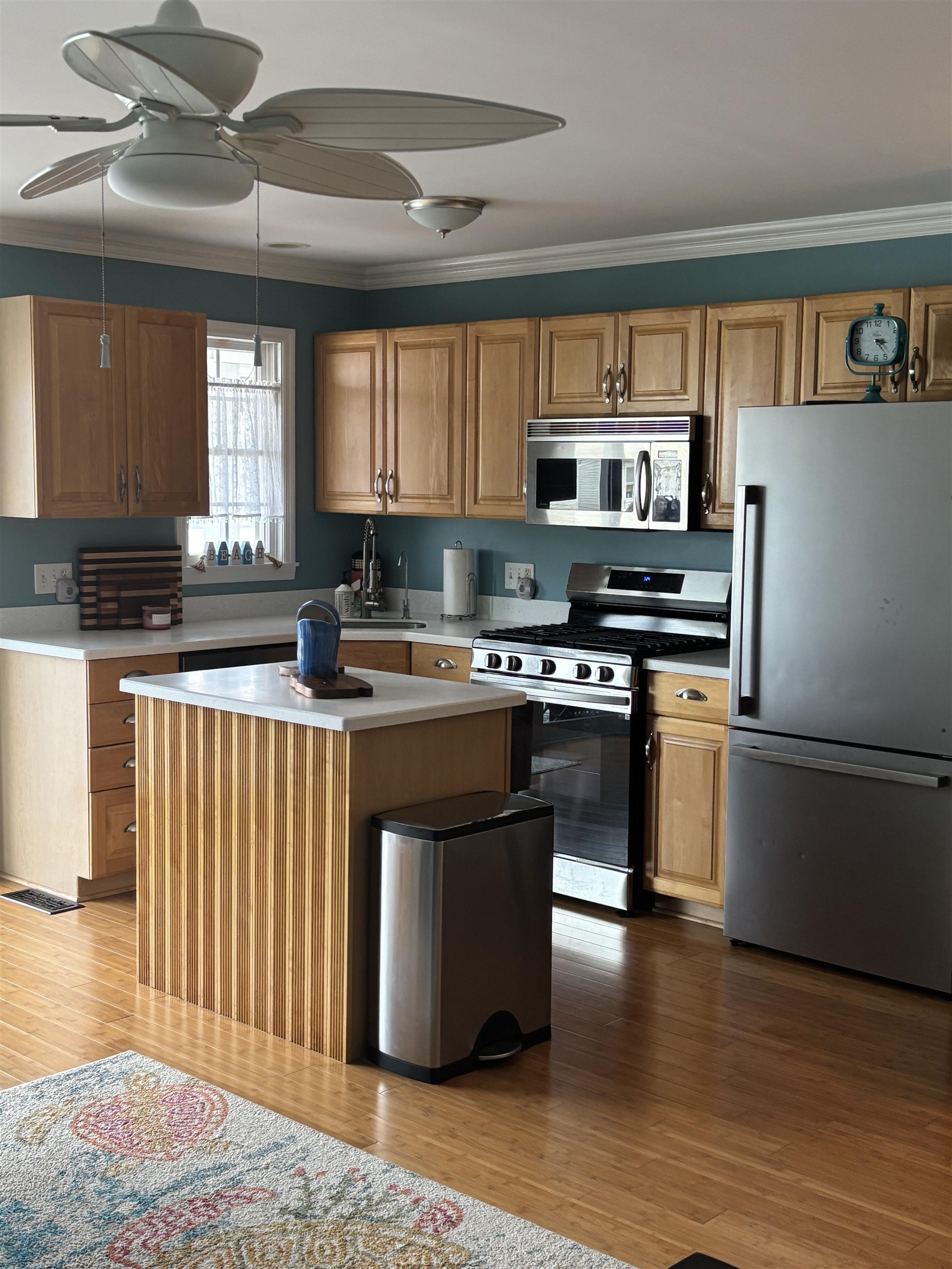 404 W Burk Avenue