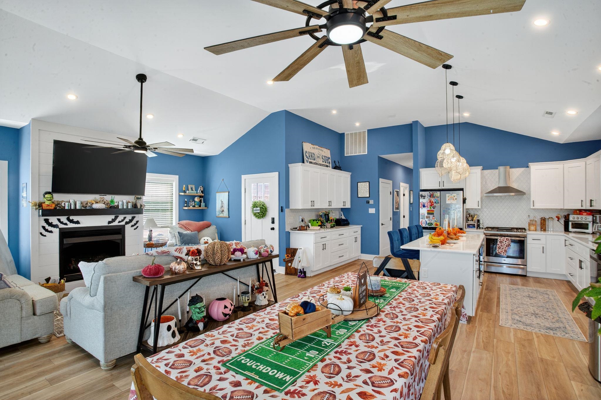 110 W Youngs Avenue