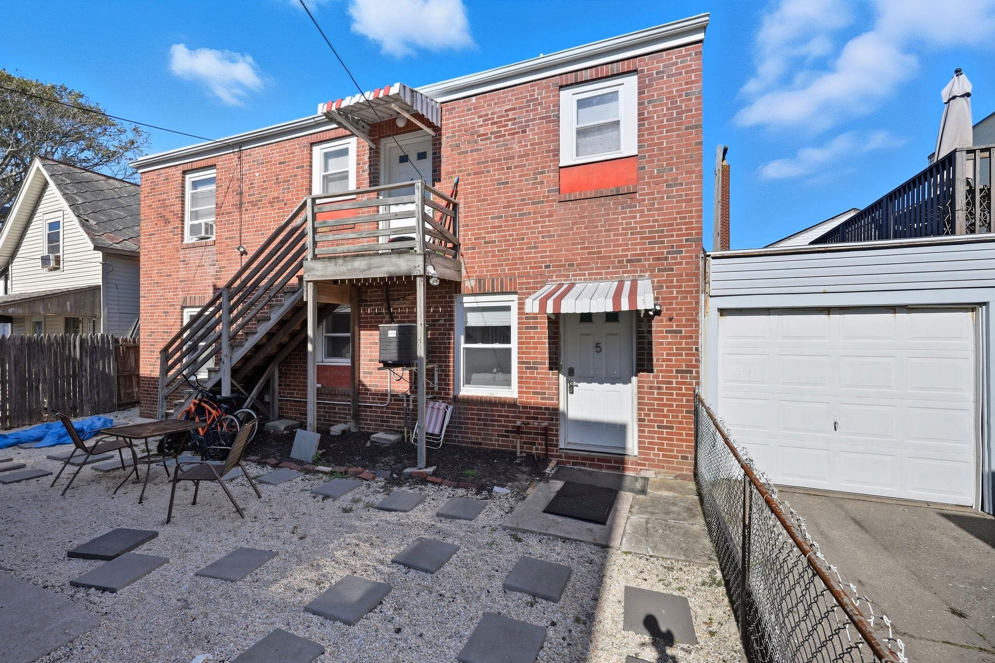 119 E Garfield Avenue