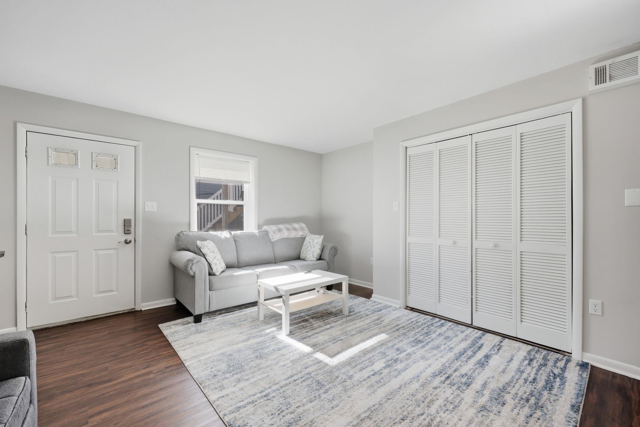 119 E Garfield Avenue - Picture 2