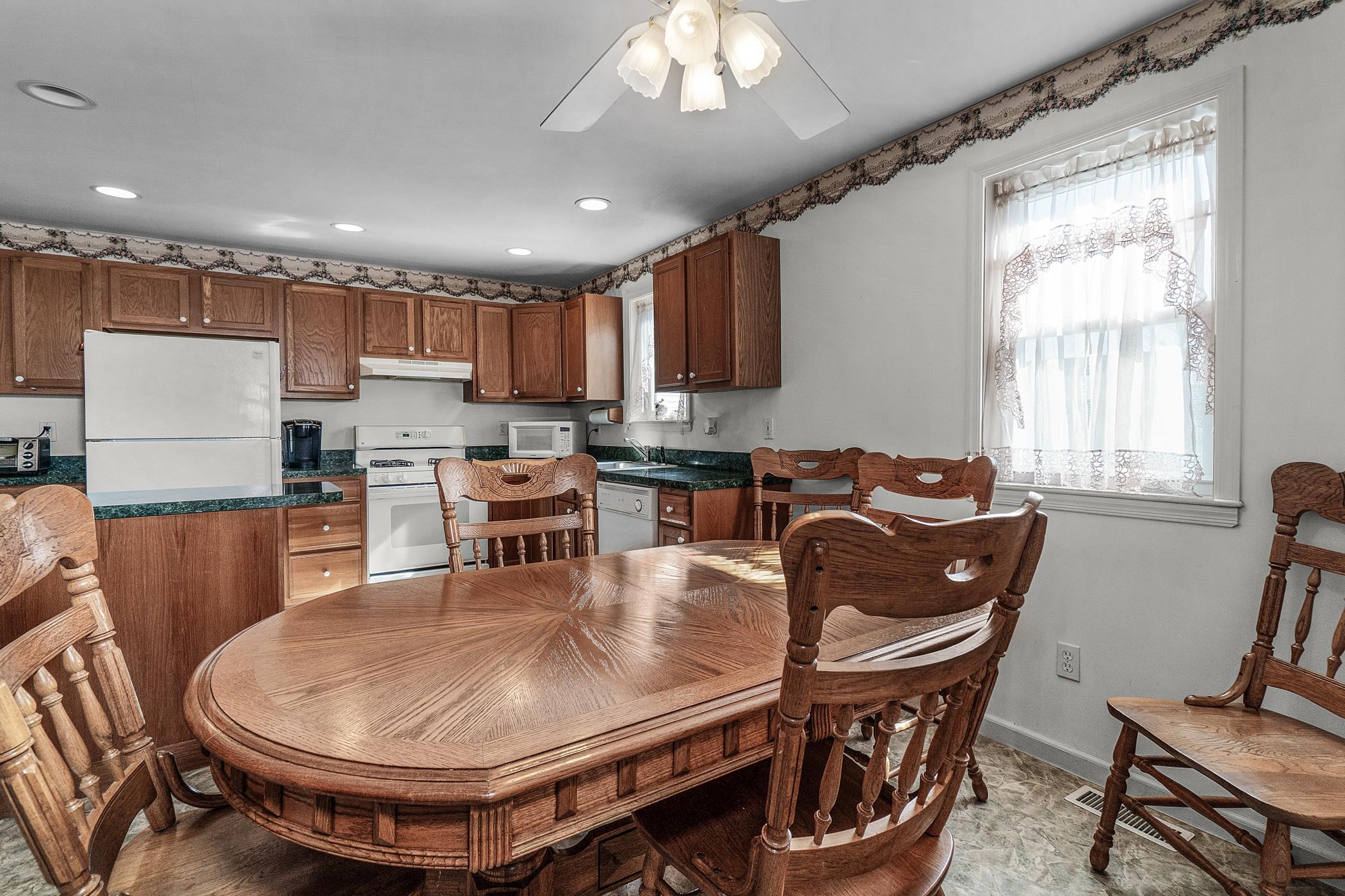 223 W 19TH Avenue
