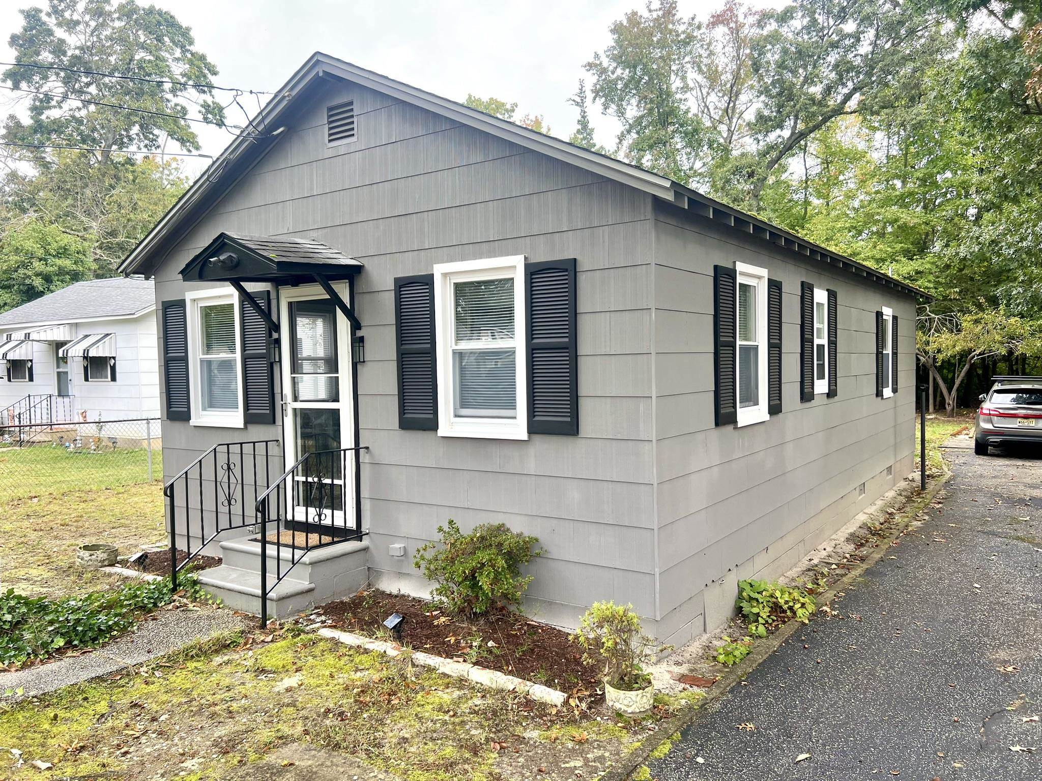 715 E Tampa Avenue - Villas