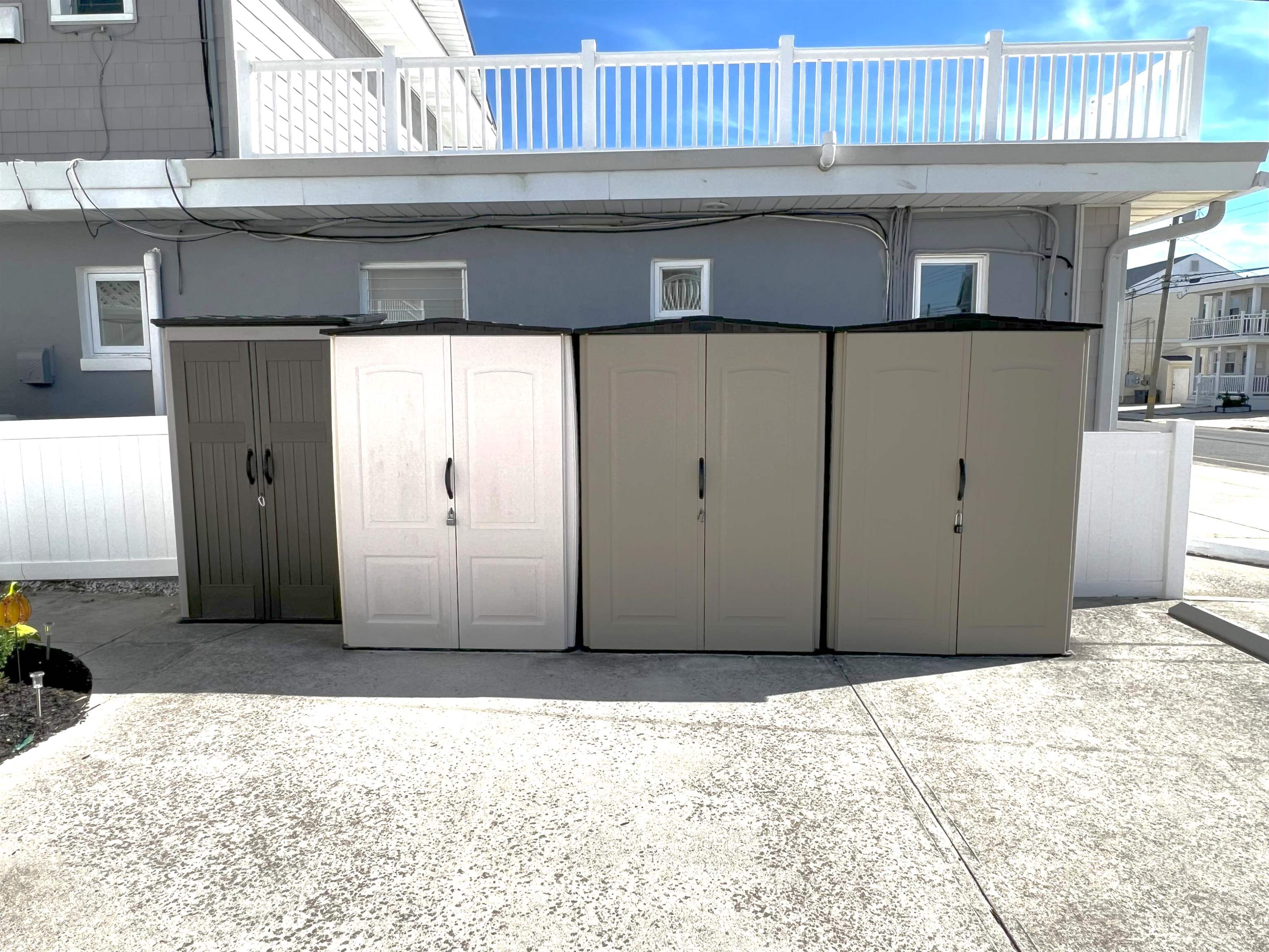 309 E Hollywood Avenue