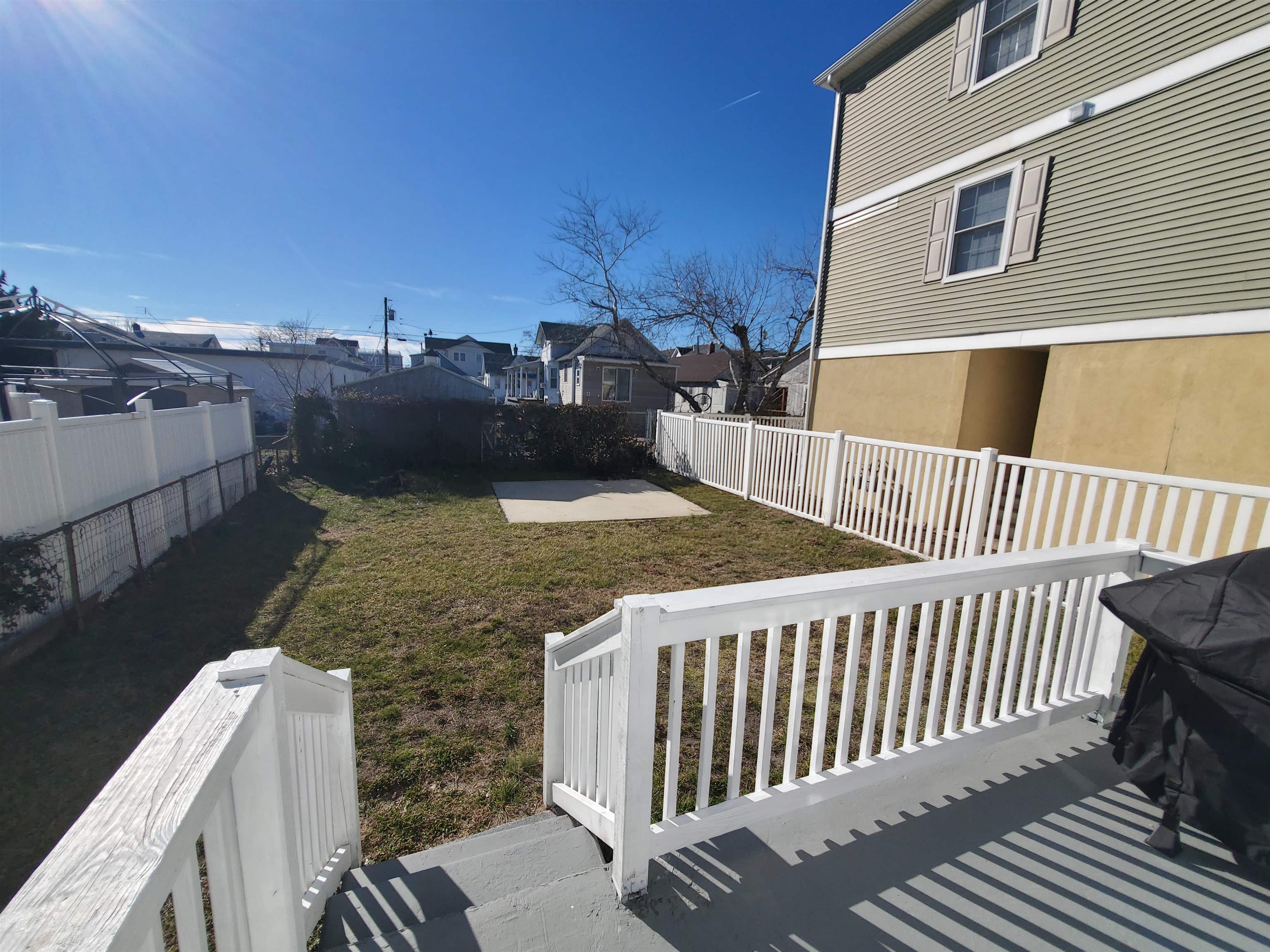 418 W Roberts Avenue