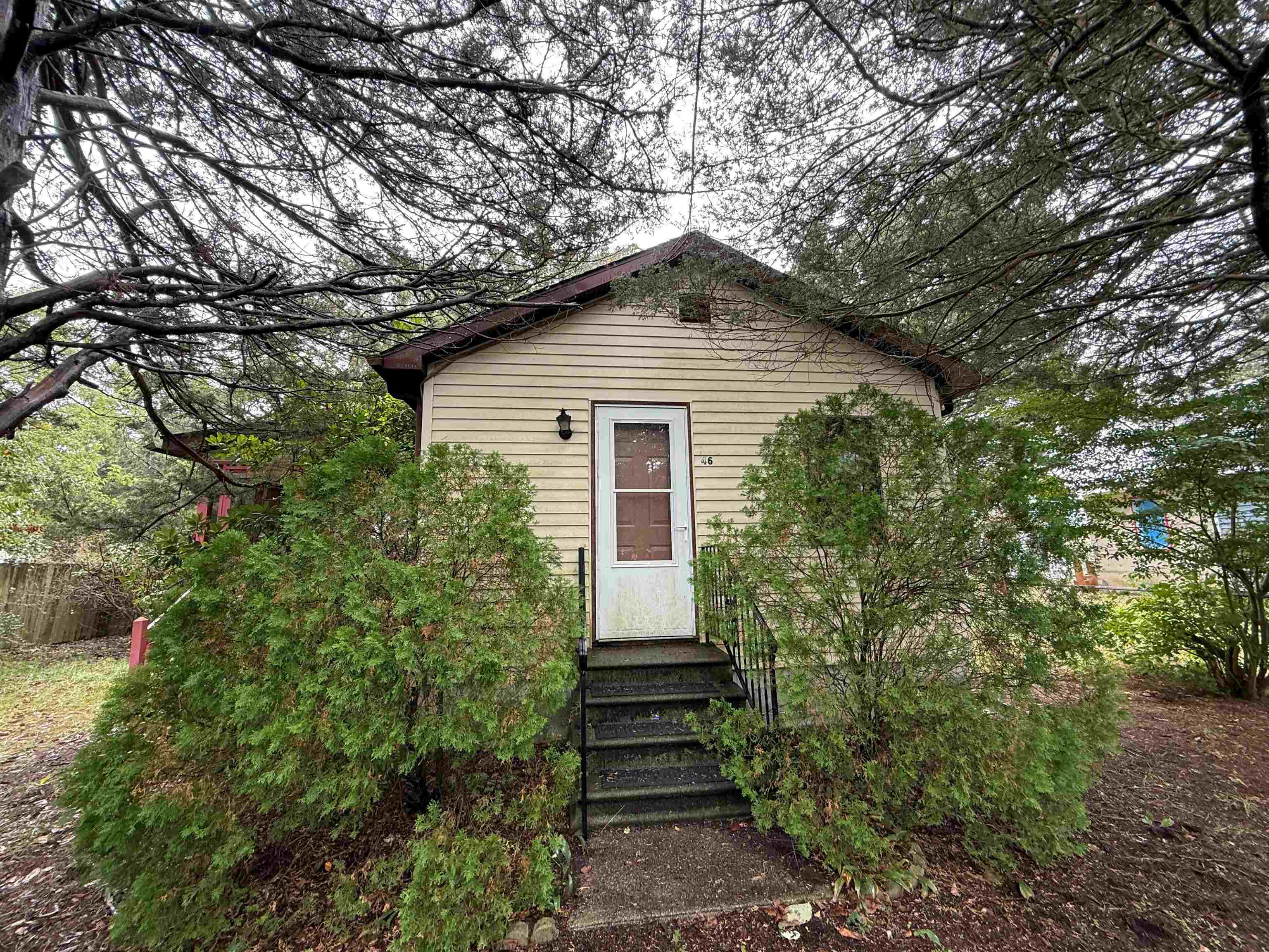 46 Woodland Avenue, Villas