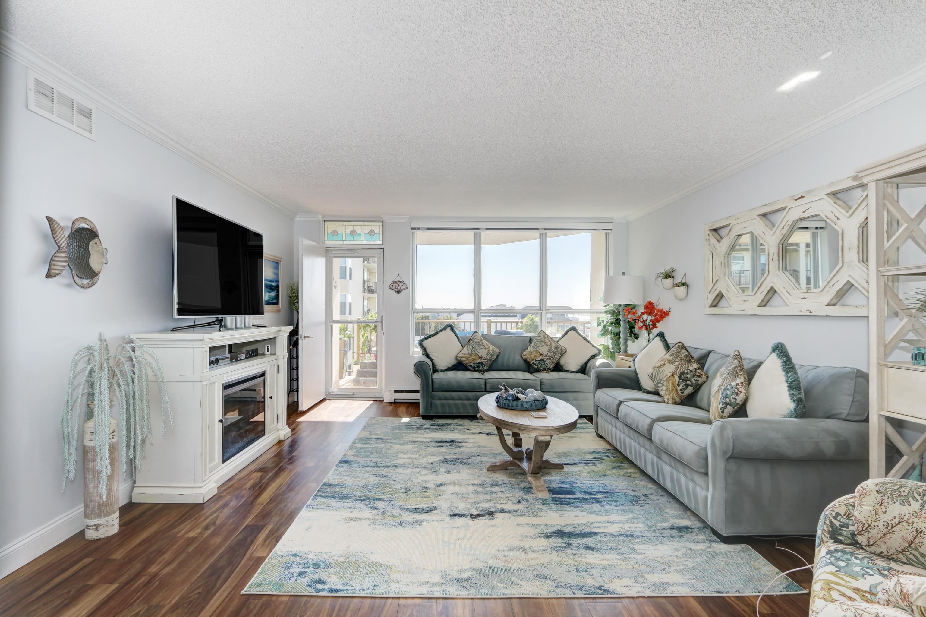 500 Bay Avenue - Picture 2