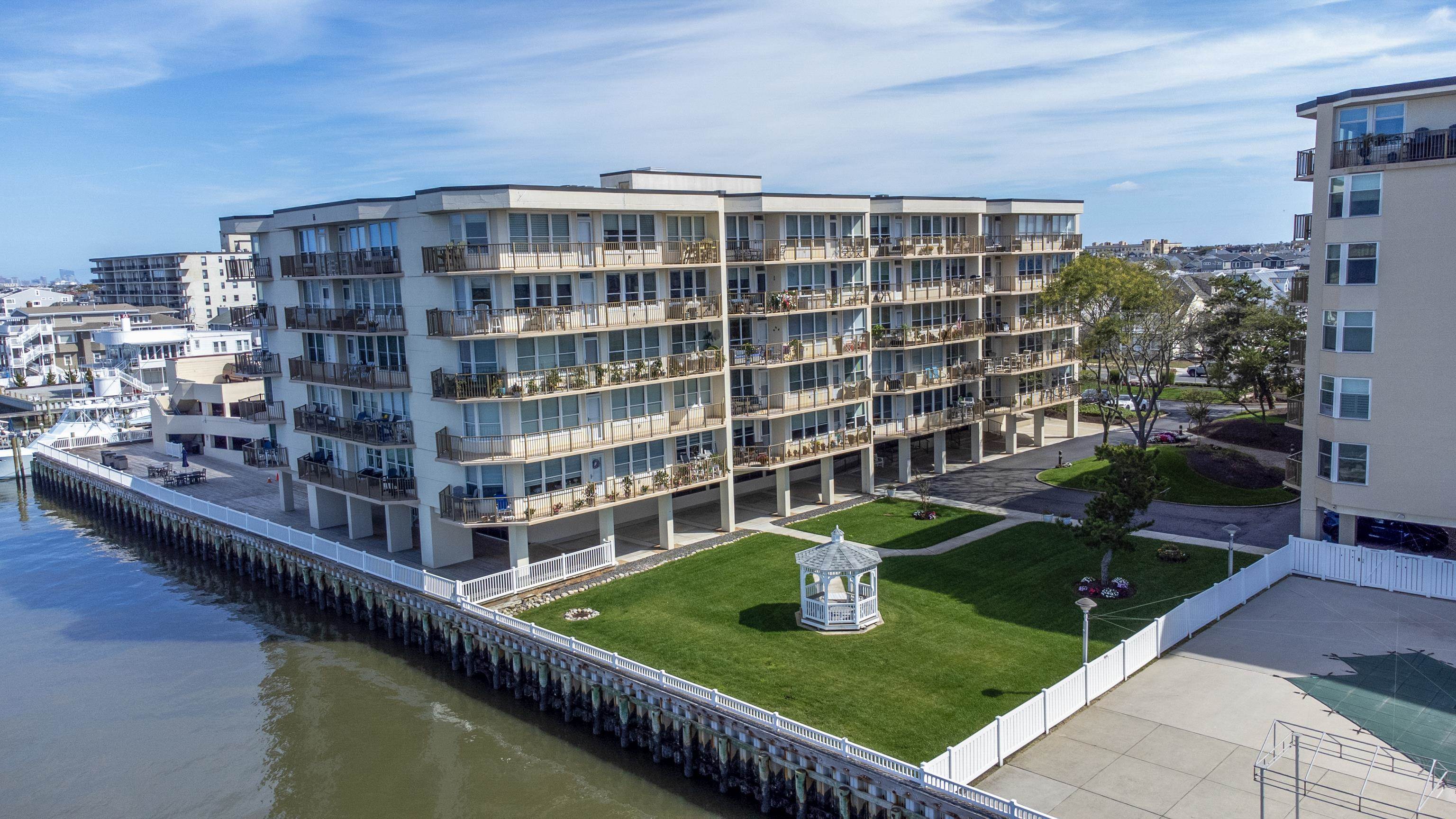 500 Bay Avenue - Picture 44