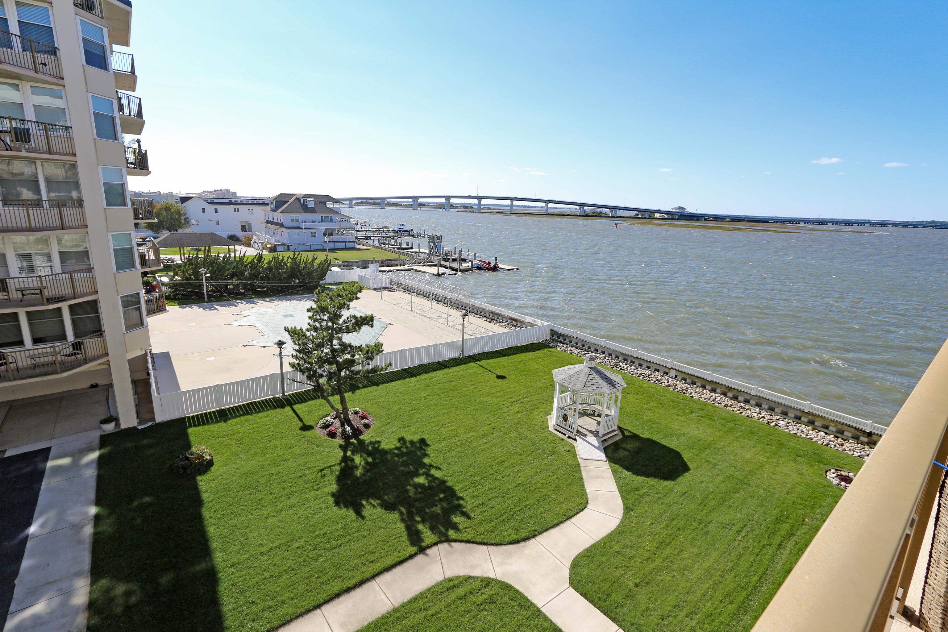 500 Bay Avenue - Picture 6