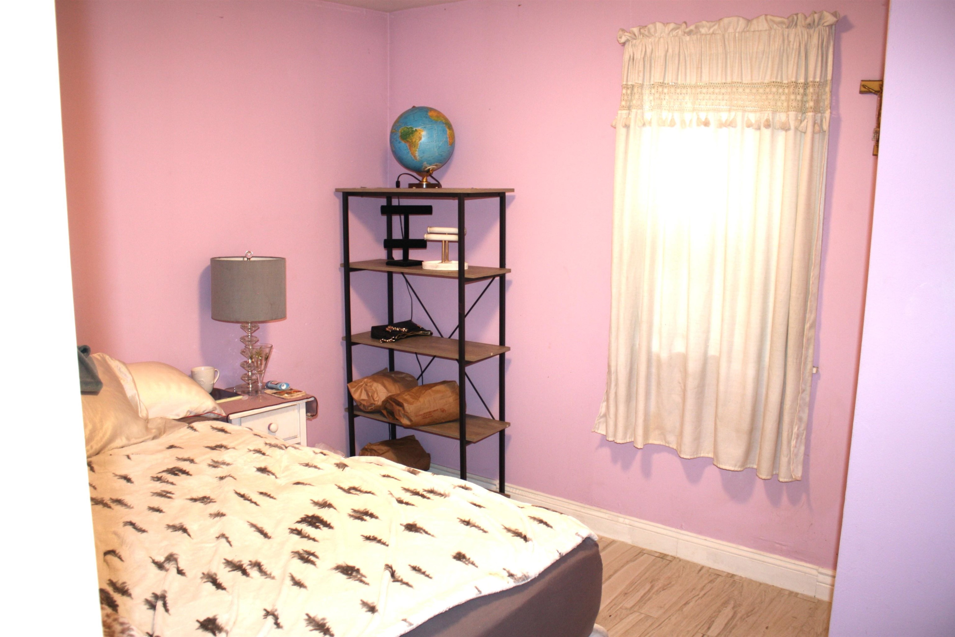 27 E New York Avenue