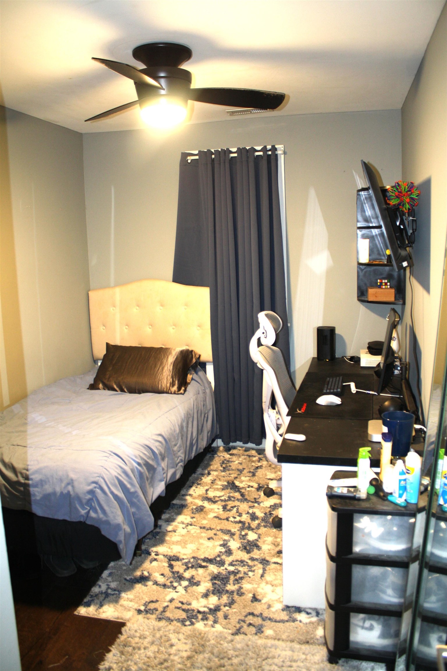 27 E New York Avenue