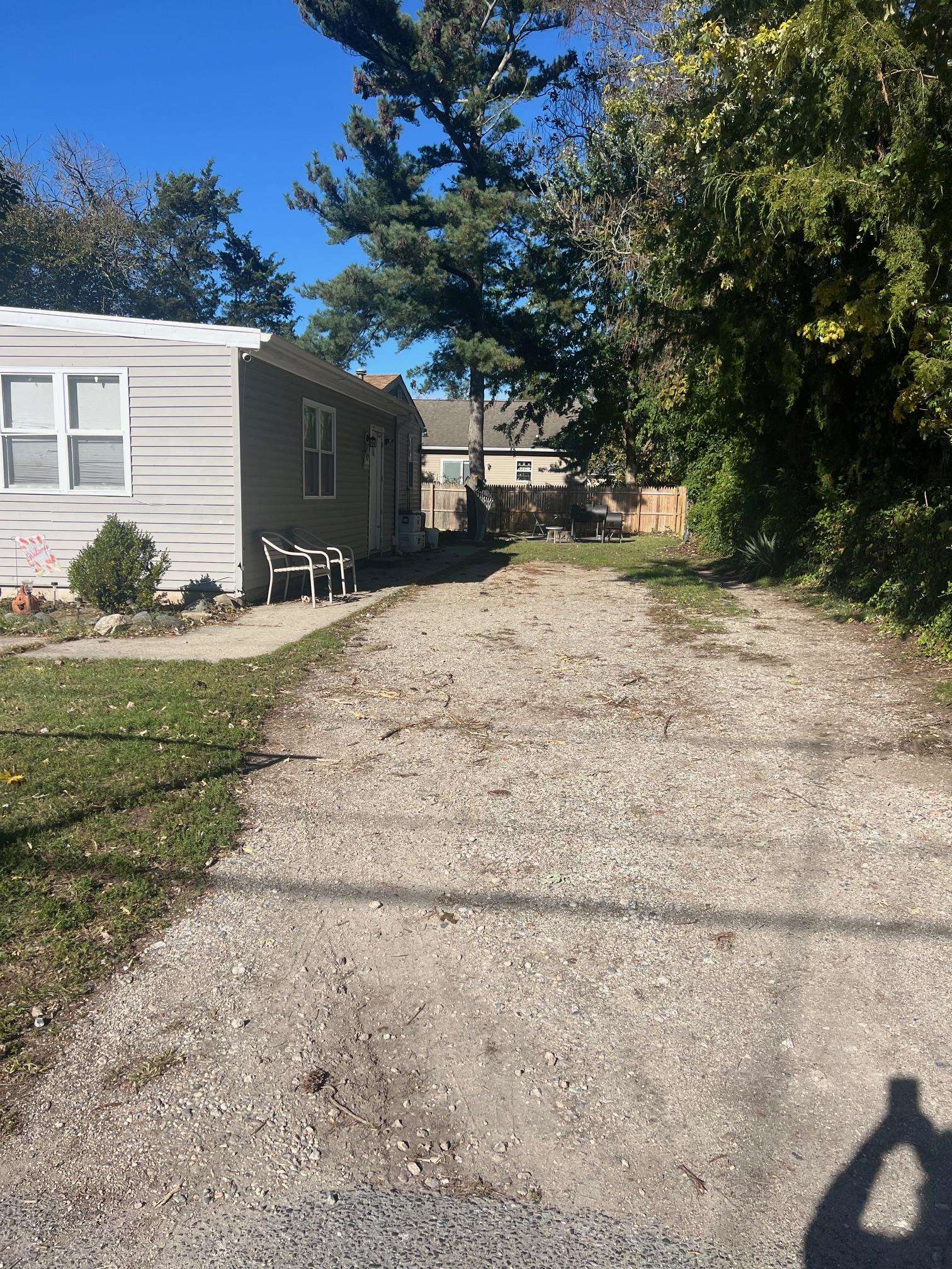 27 E New York Avenue