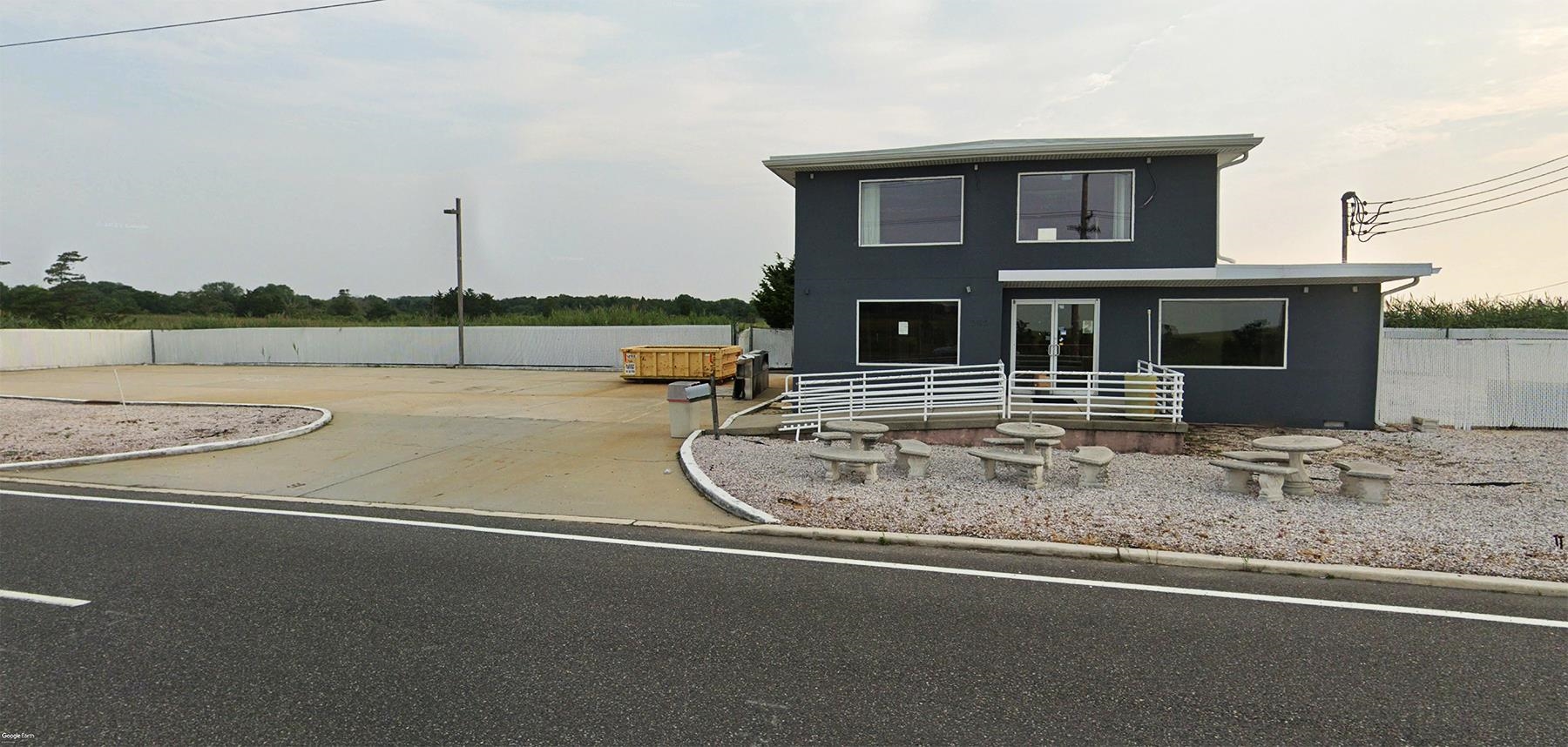 205 Roosevelt Boulevard - Marmora
