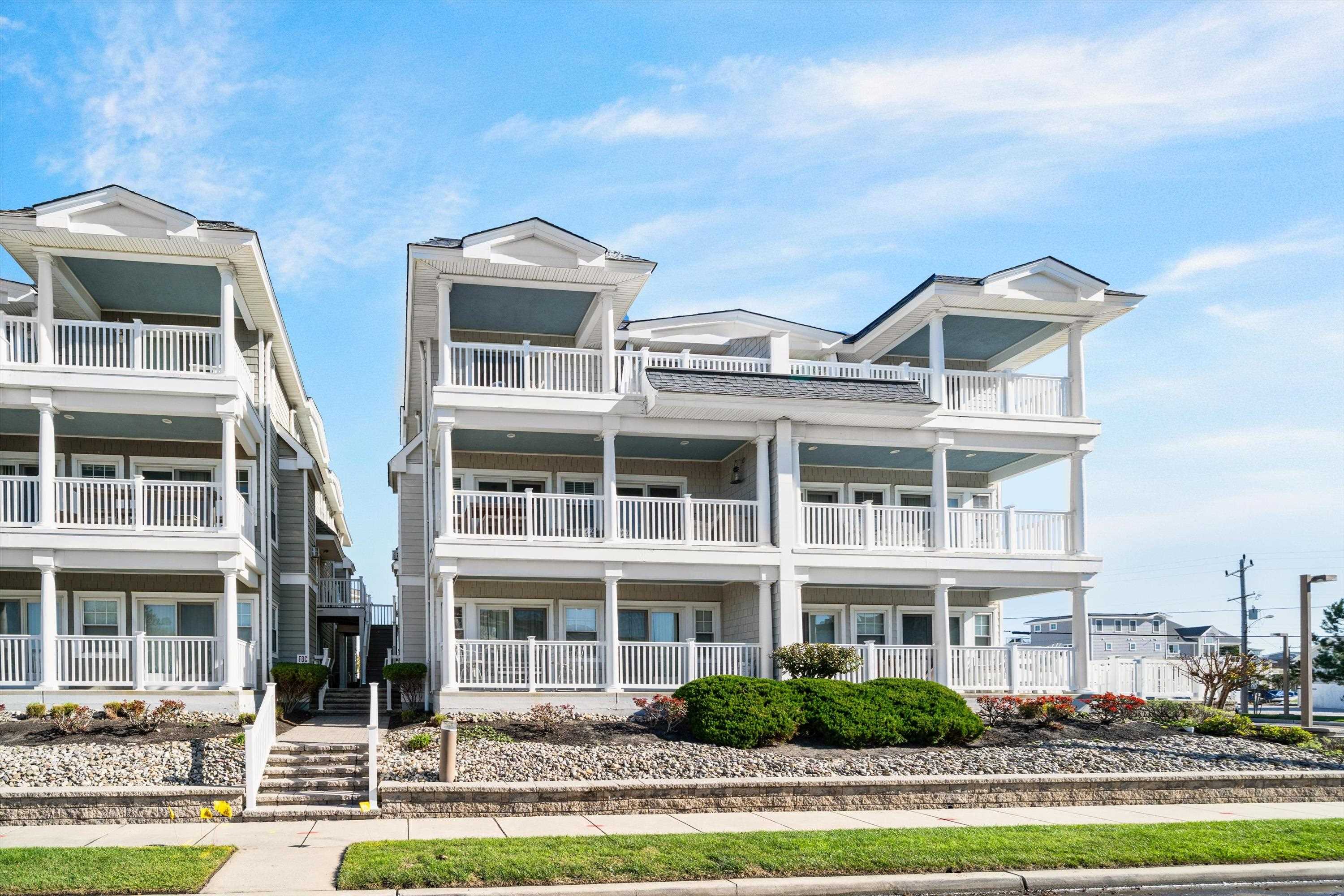 700 Ocean Drive - Picture 1