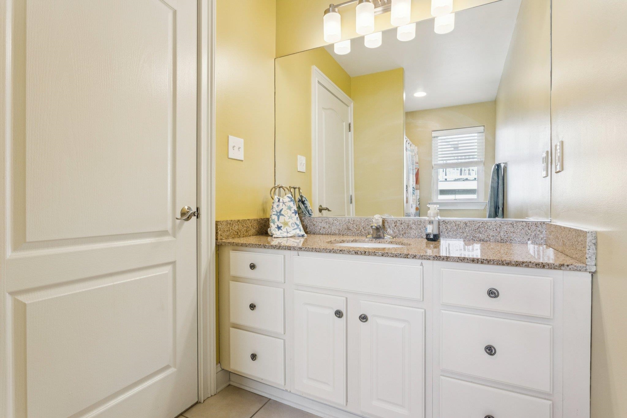 407 E 5th - Picture 23