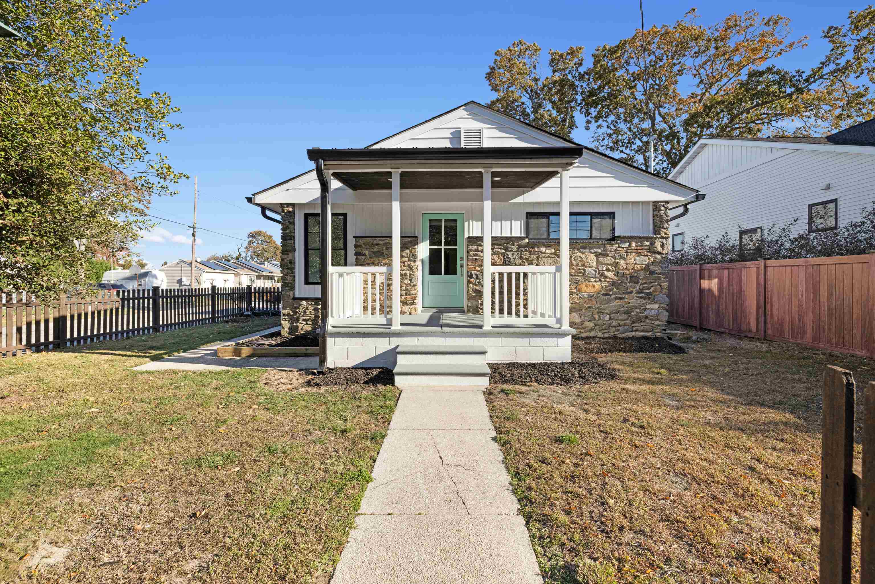 31 Bayberry Road - Villas