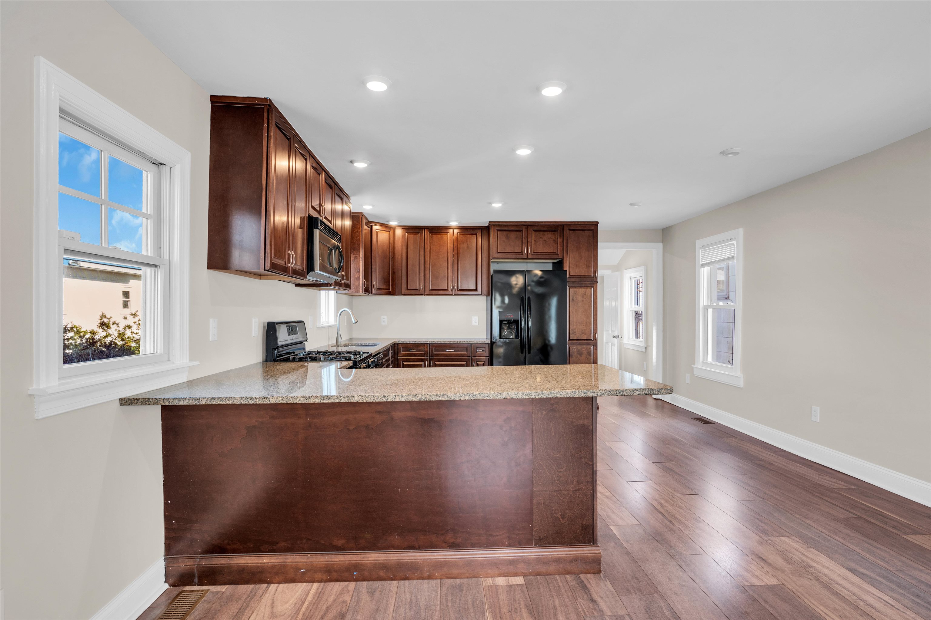 113 W Roberts Avenue